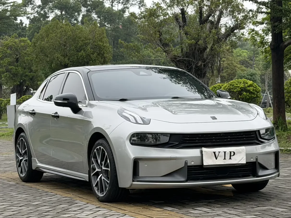 Lynk & Co 03