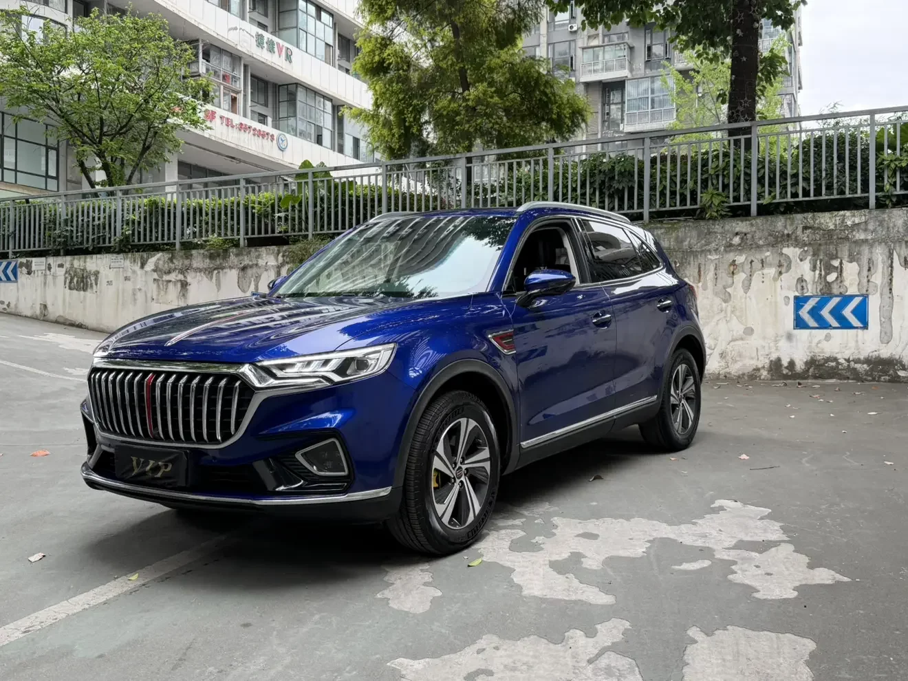 Hongqi HS5