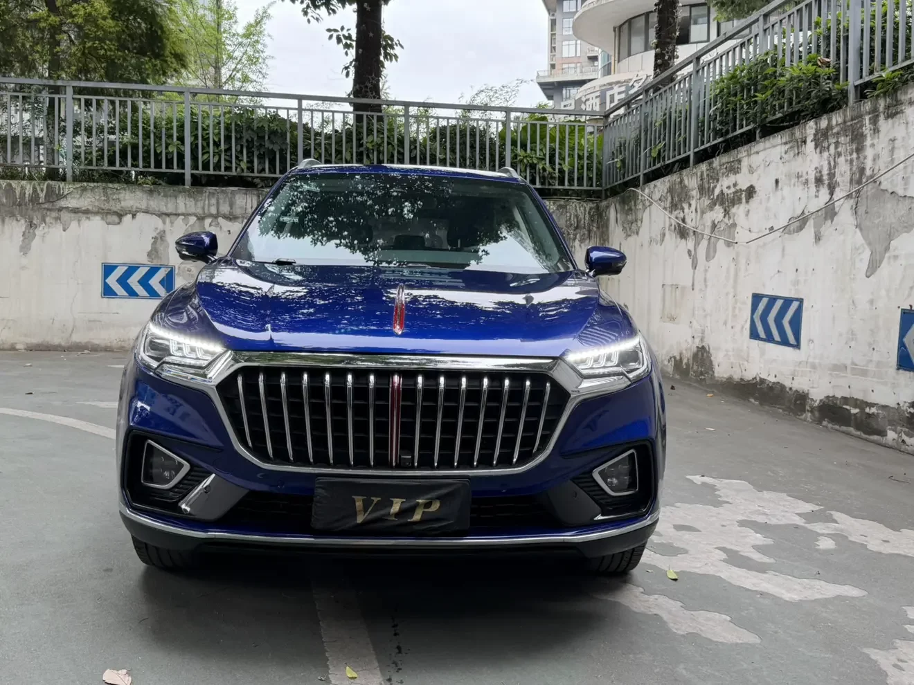 Hongqi HS5