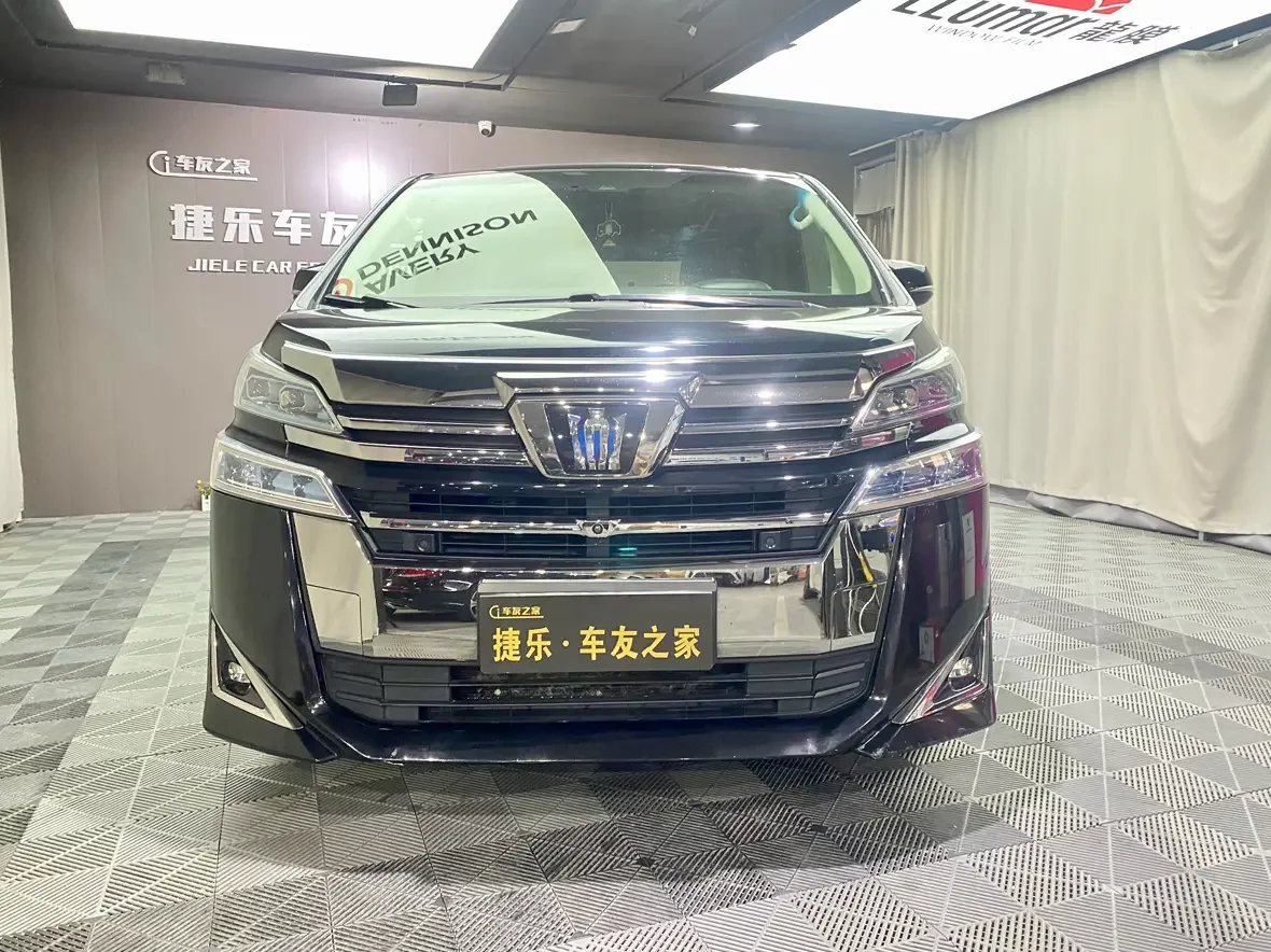 Toyota Crown Wellfire