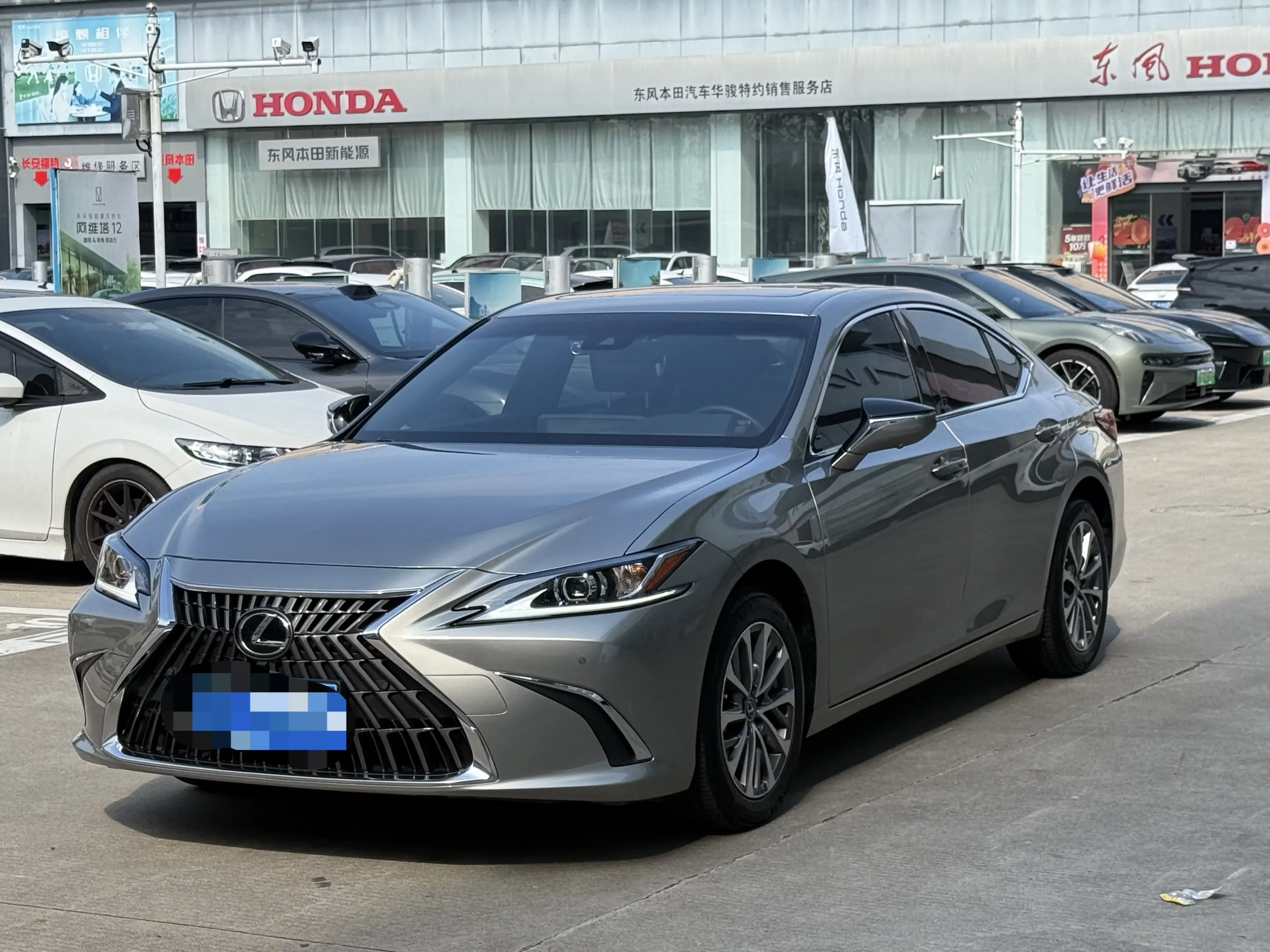 Lexus ES