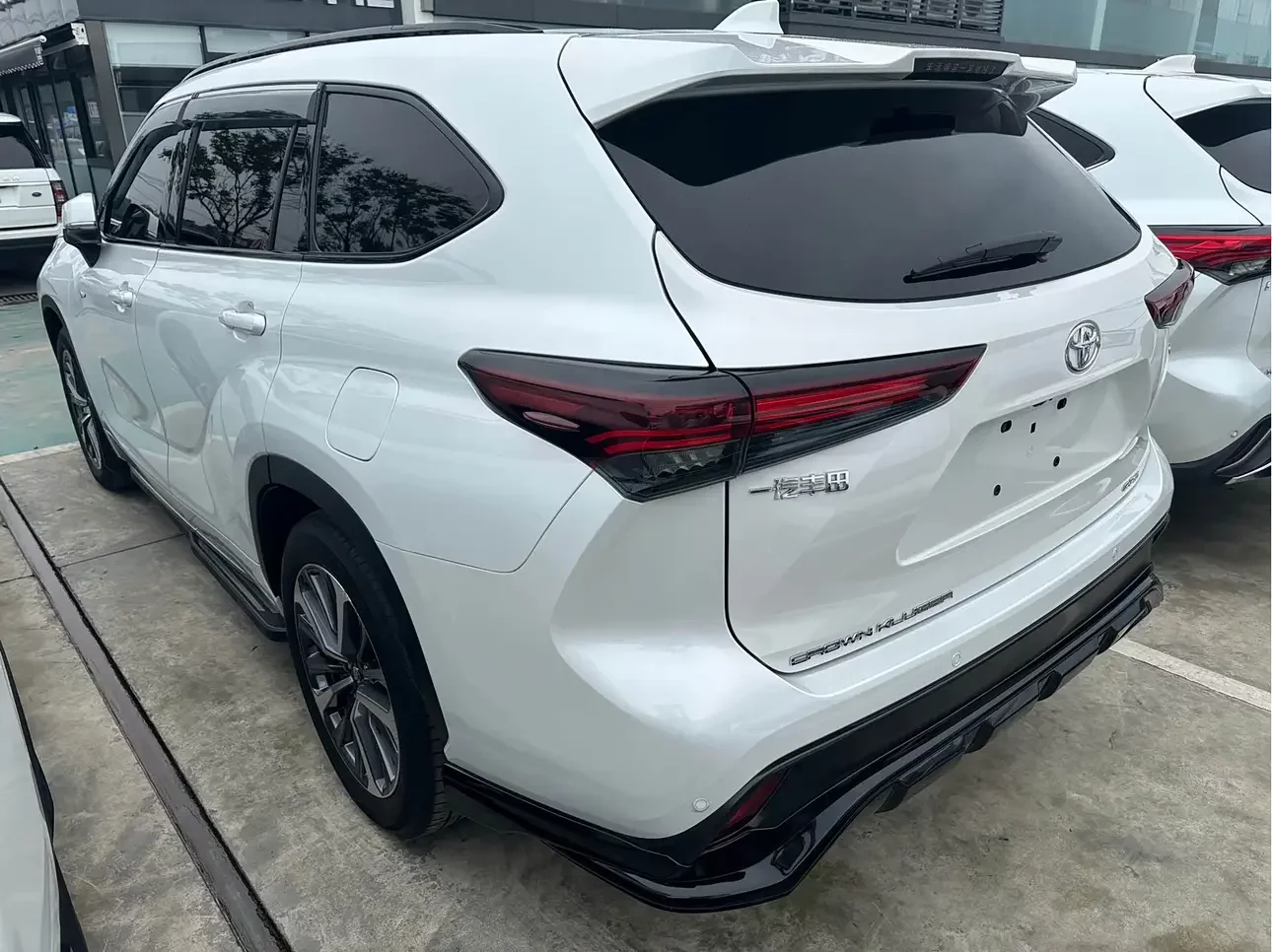 Toyota Crown Kluger