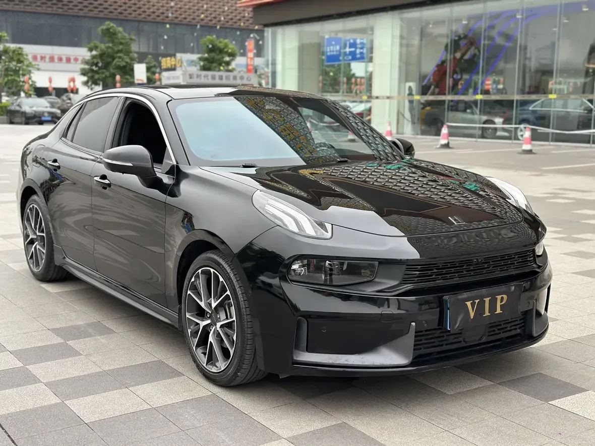Lynk & Co 03