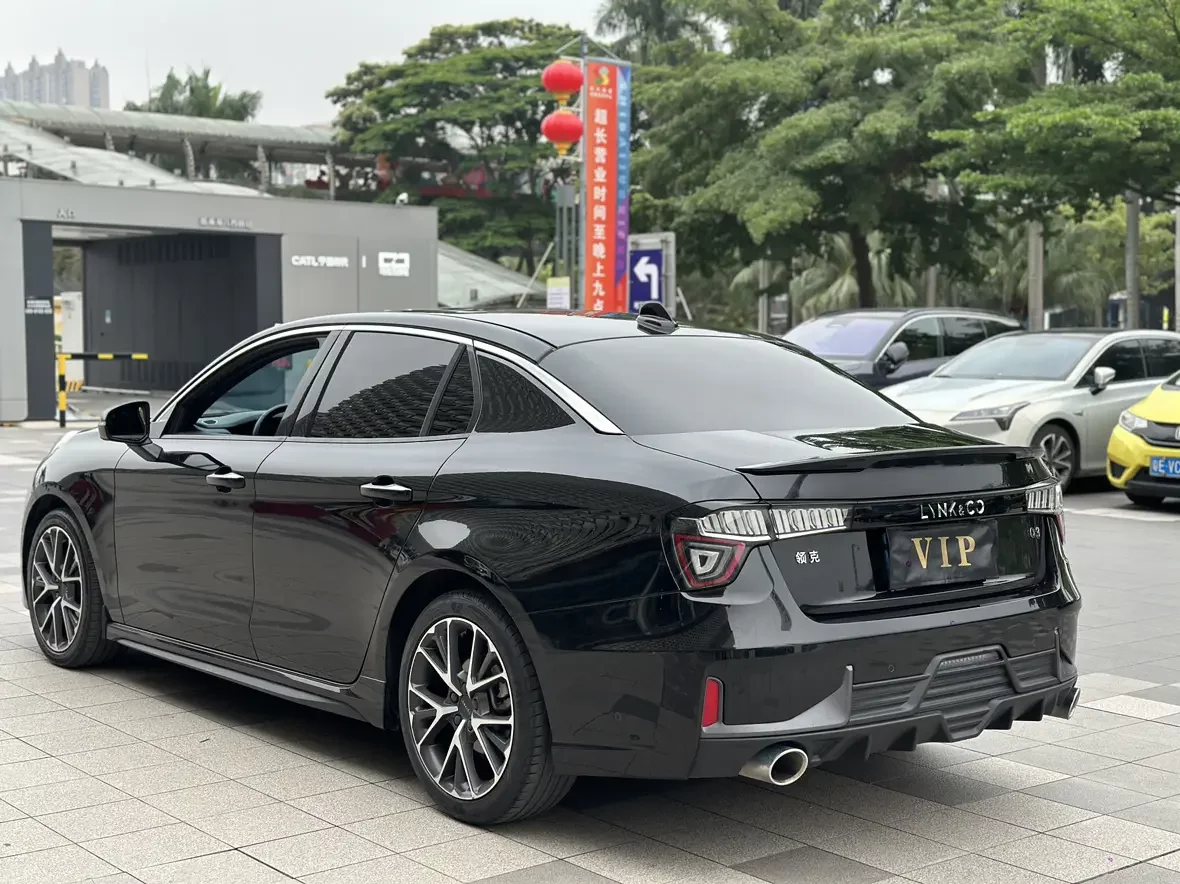 Lynk & Co 03