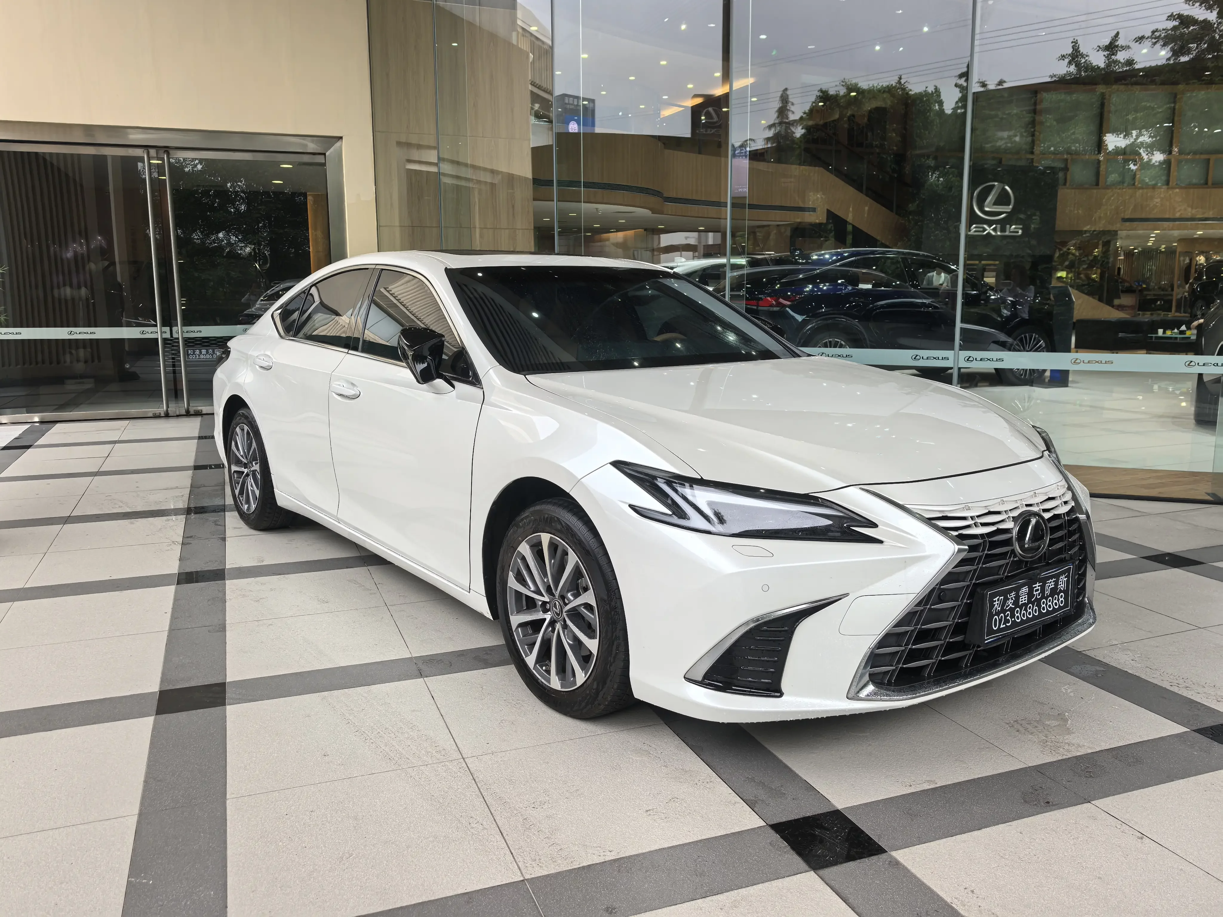 Lexus ES