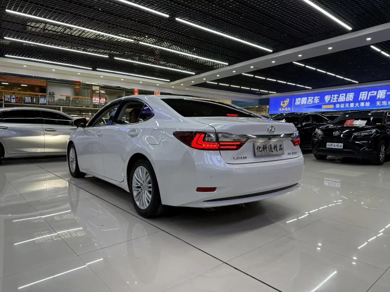 Lexus ES