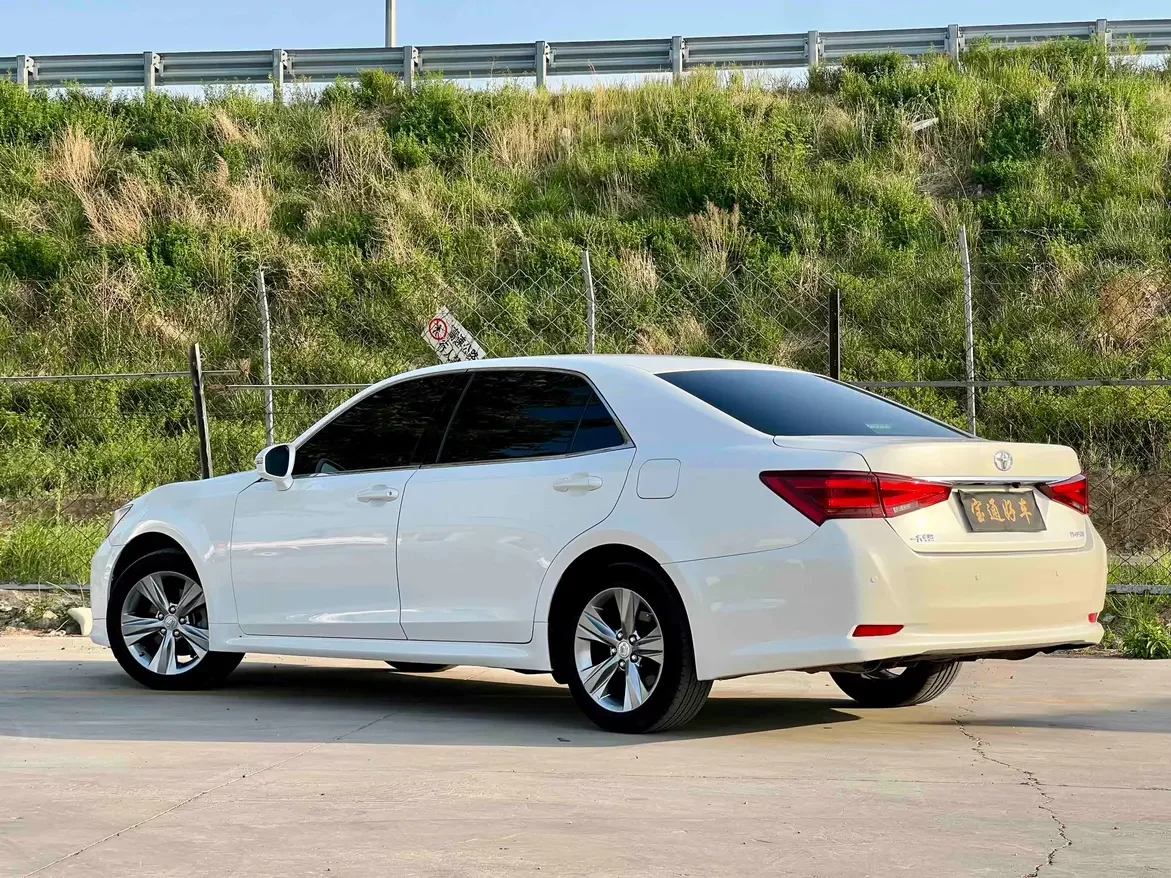 Toyota crown