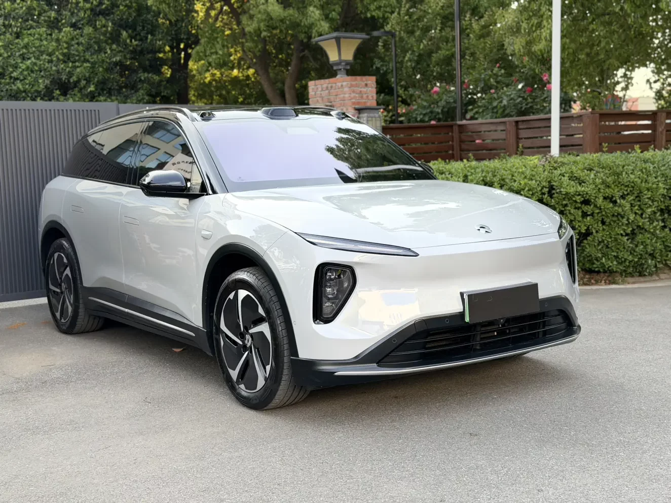 NIO ES6