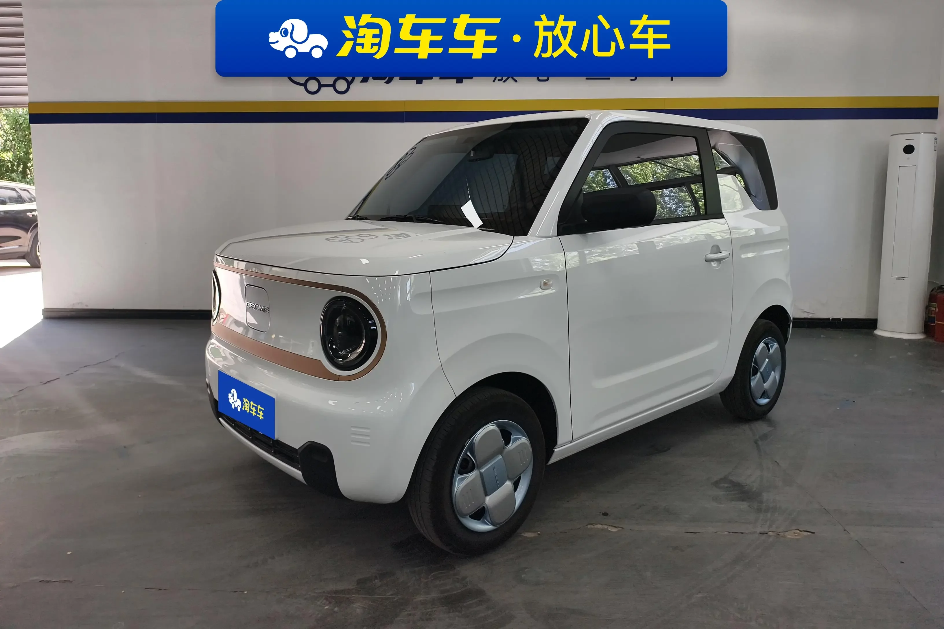 Geely panda
