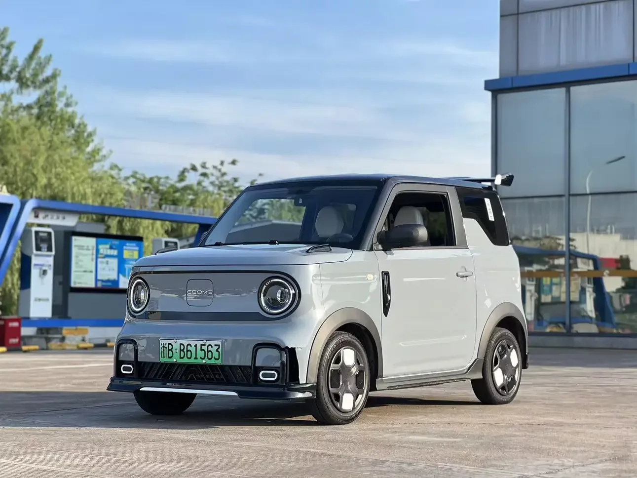 Geely panda