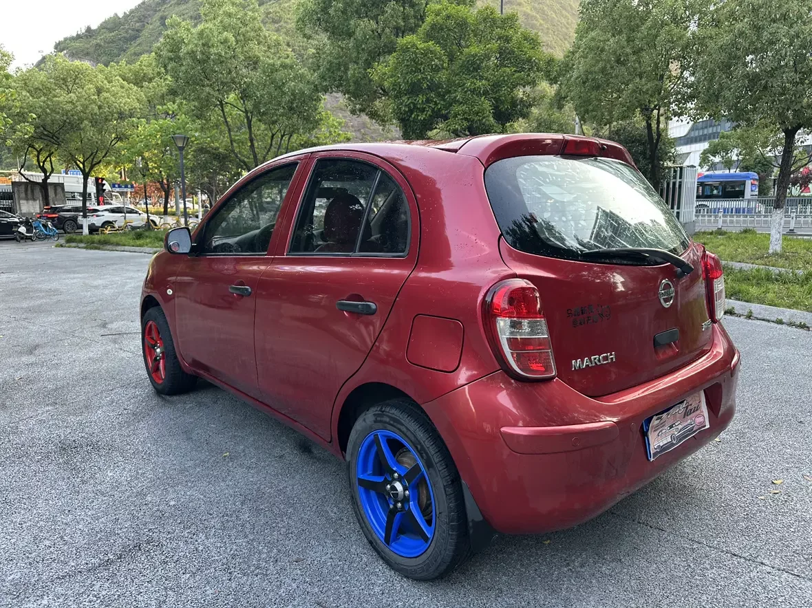 Nissan March