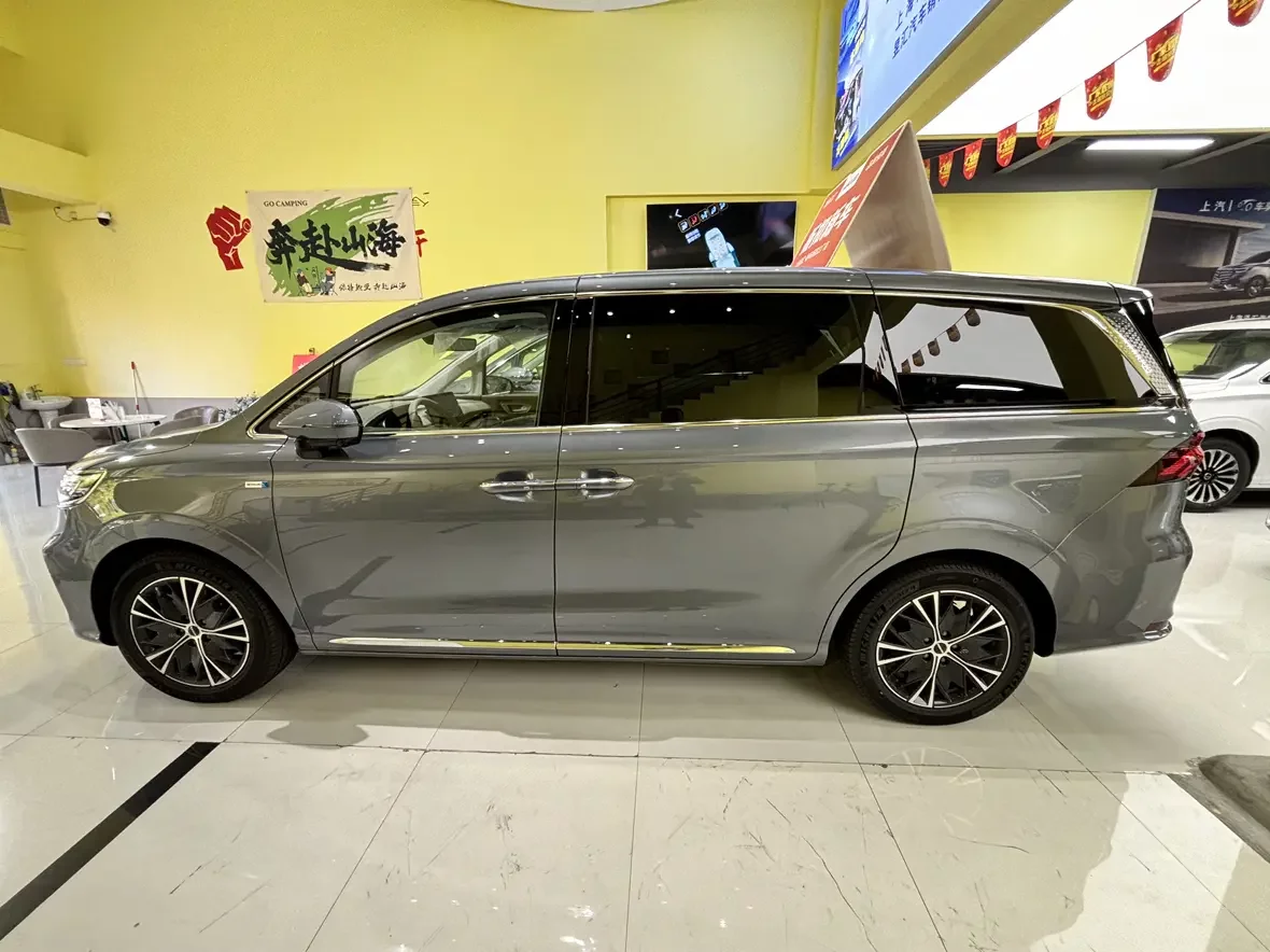 Roewe iMAX8
