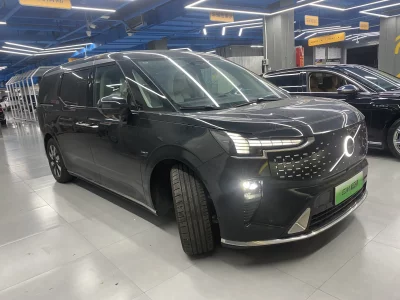 Volvo EM90