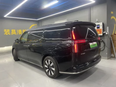 Volvo EM90