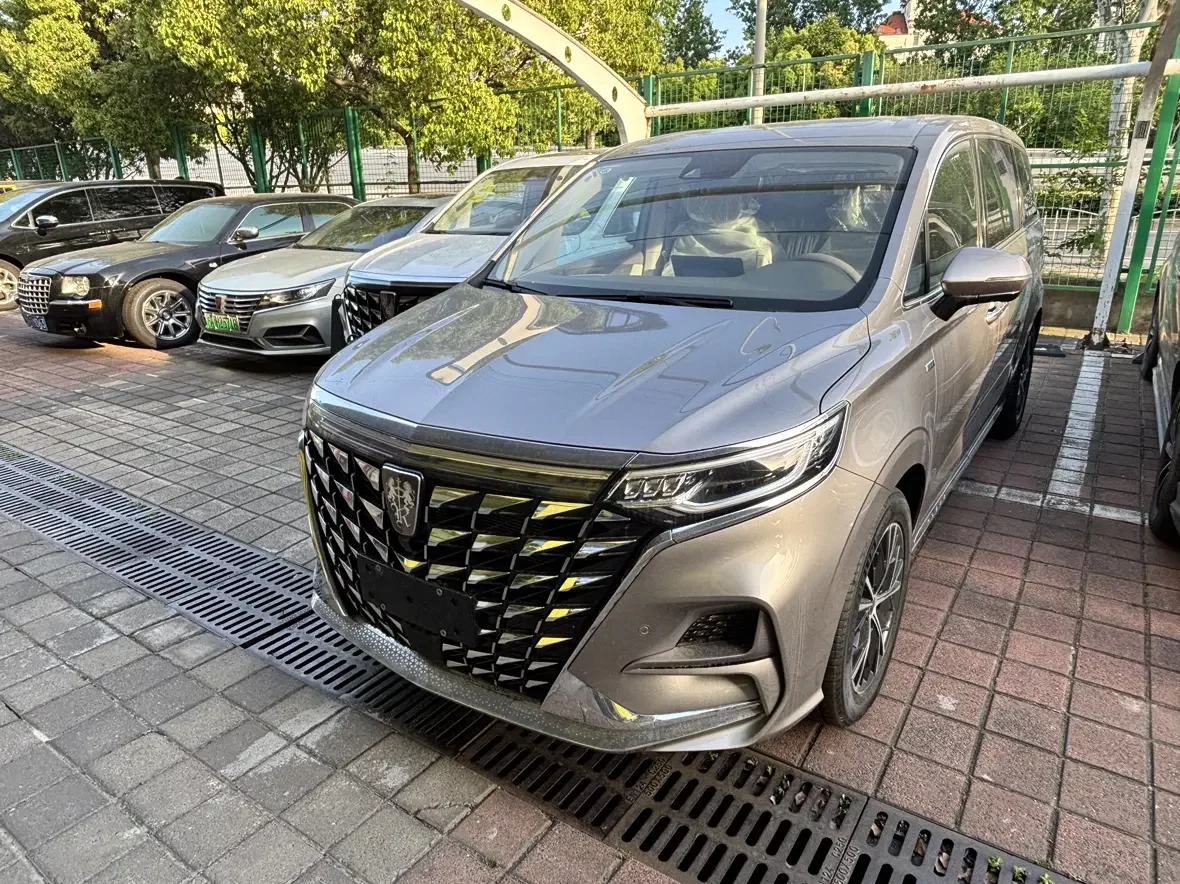 Roewe iMAX8