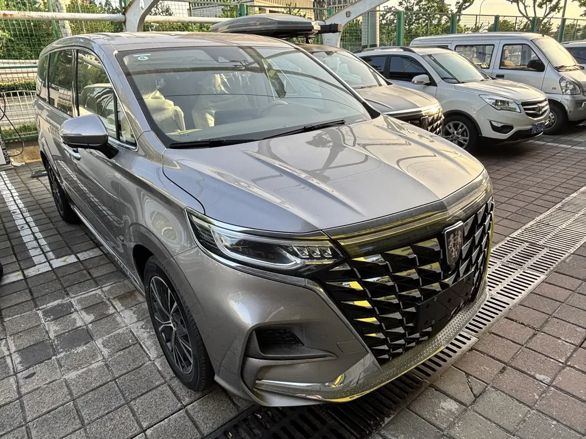 Roewe iMAX8