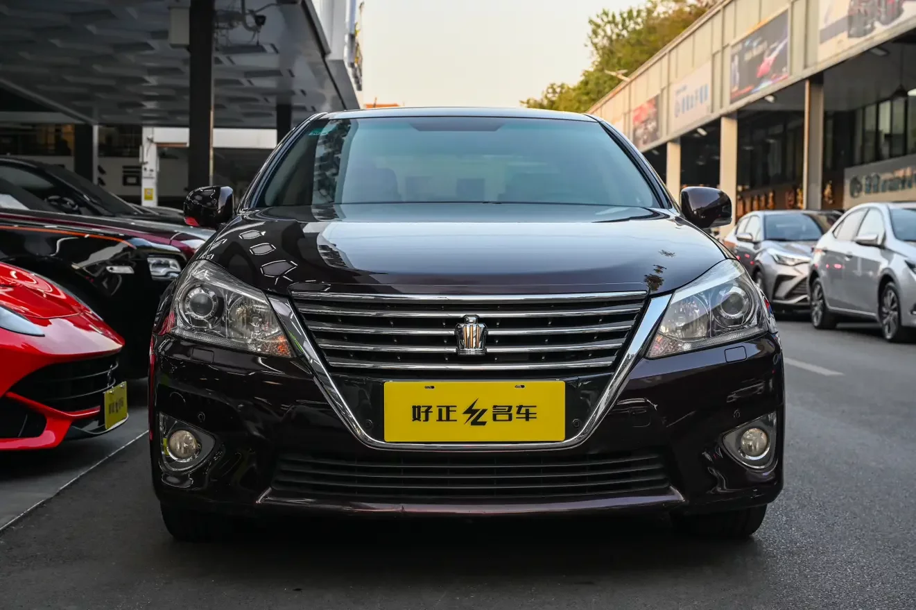 Toyota crown