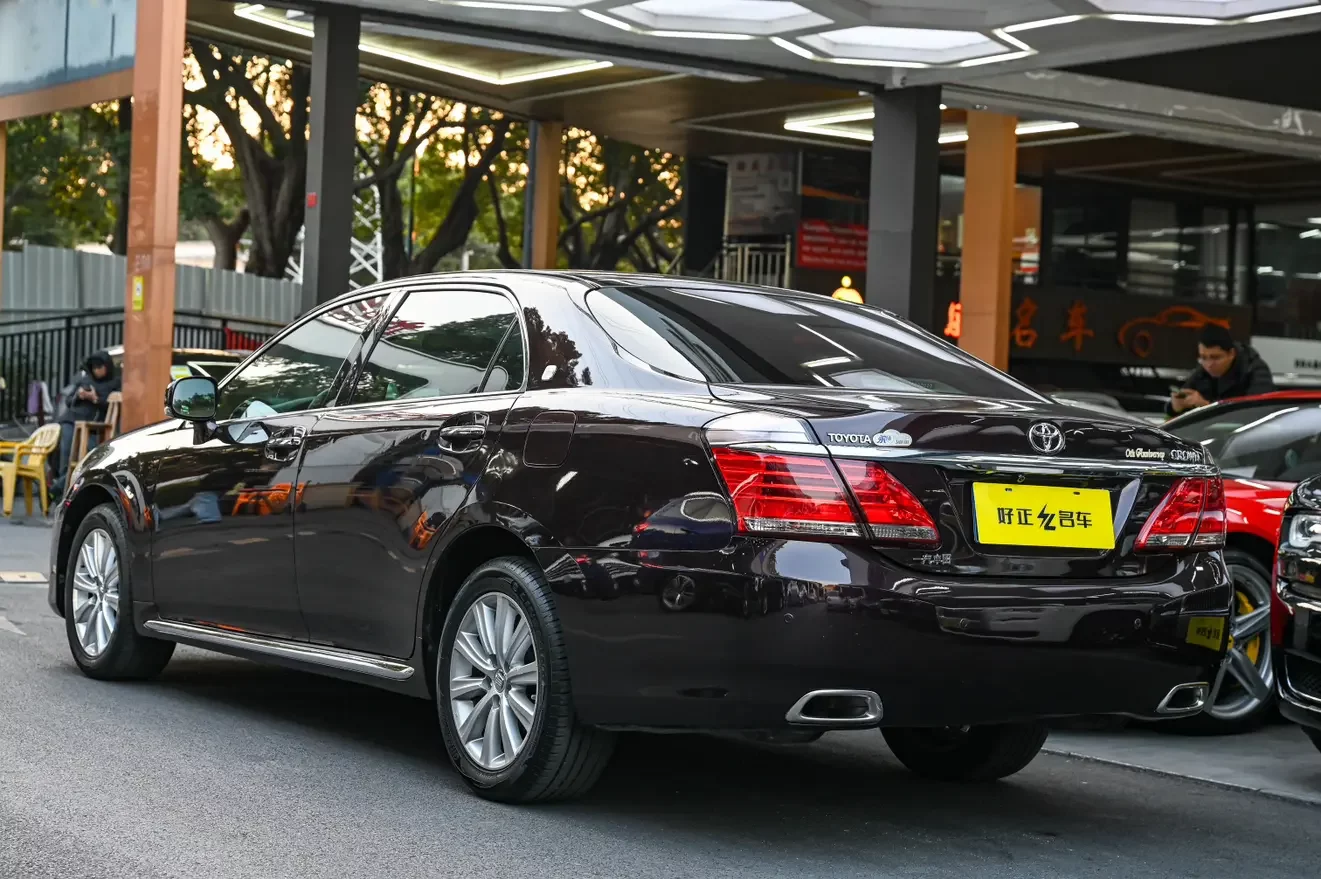 Toyota crown