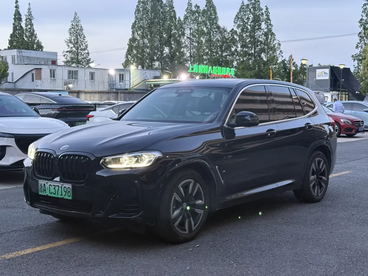 BMW iX3