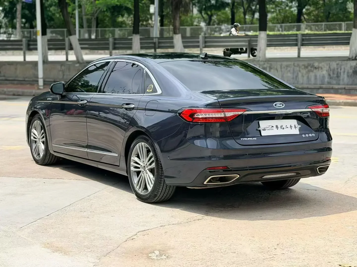 Ford Taurus
