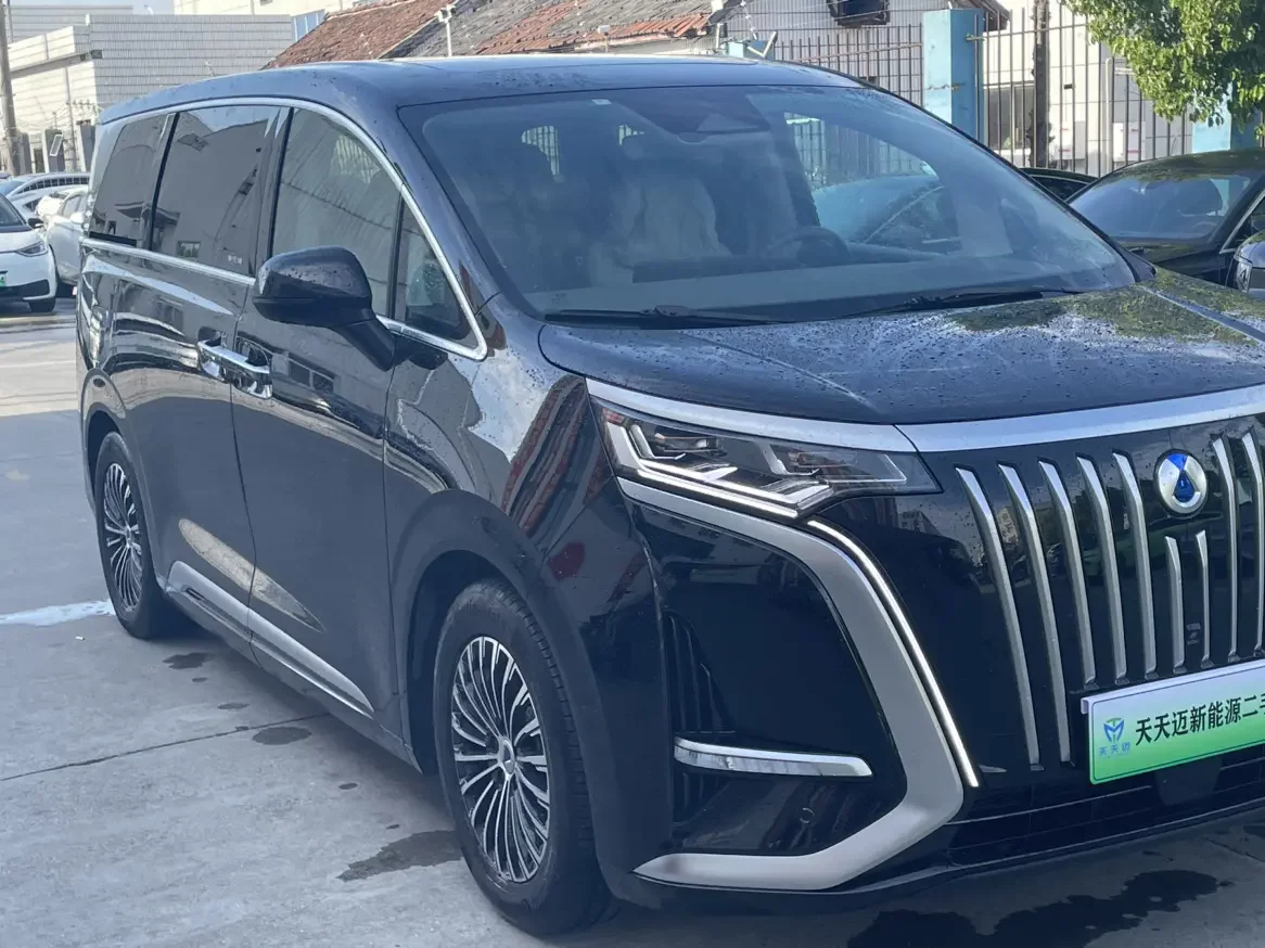 Denza D9 EV