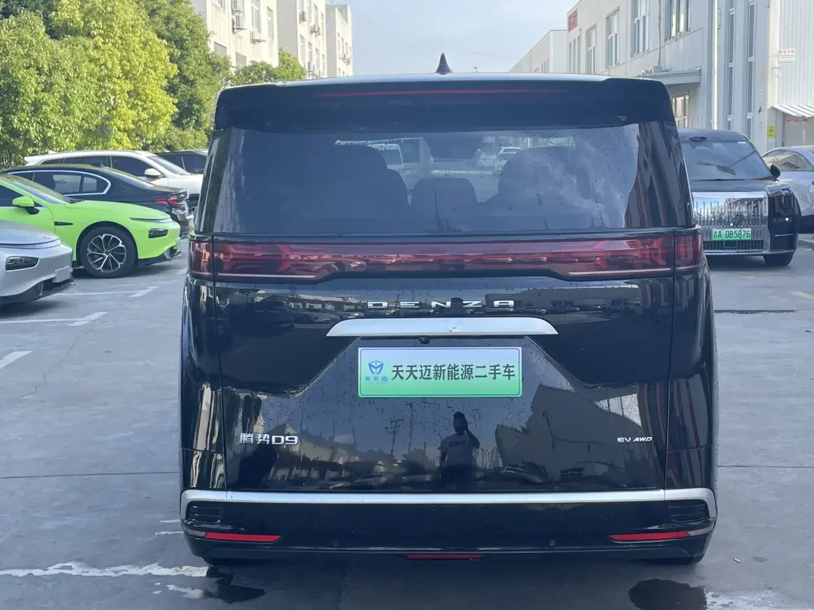Denza D9 EV