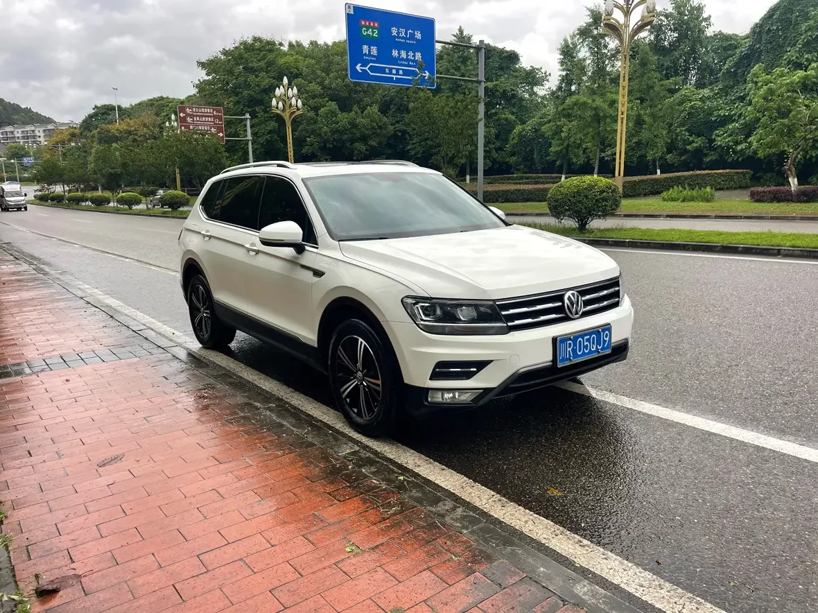 Volkswagen Tiguan L