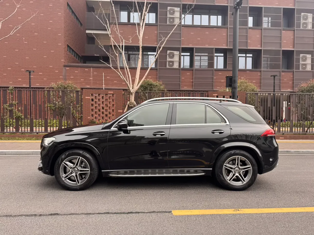 Mercedes-Benz GLE (Imported)