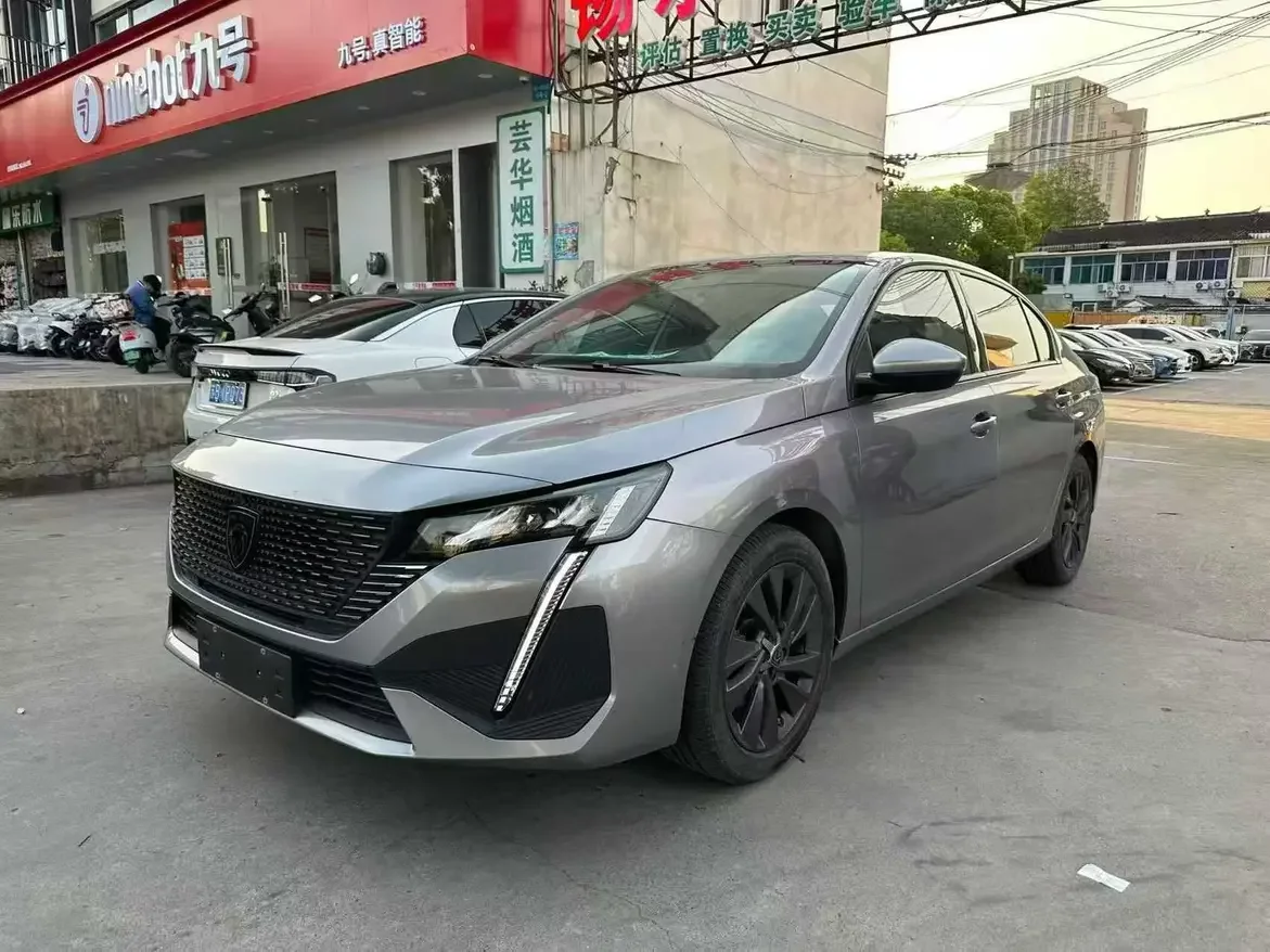 PEUGEOT 408