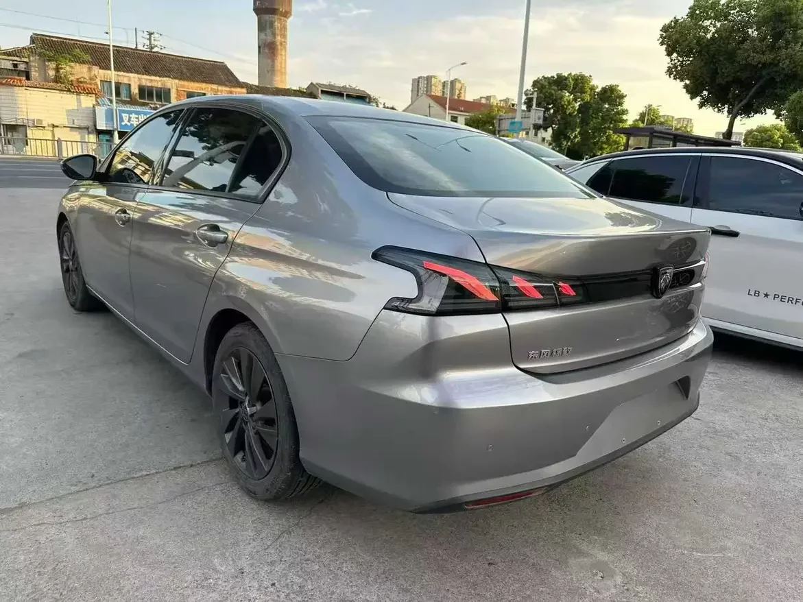 Peugeot 408
