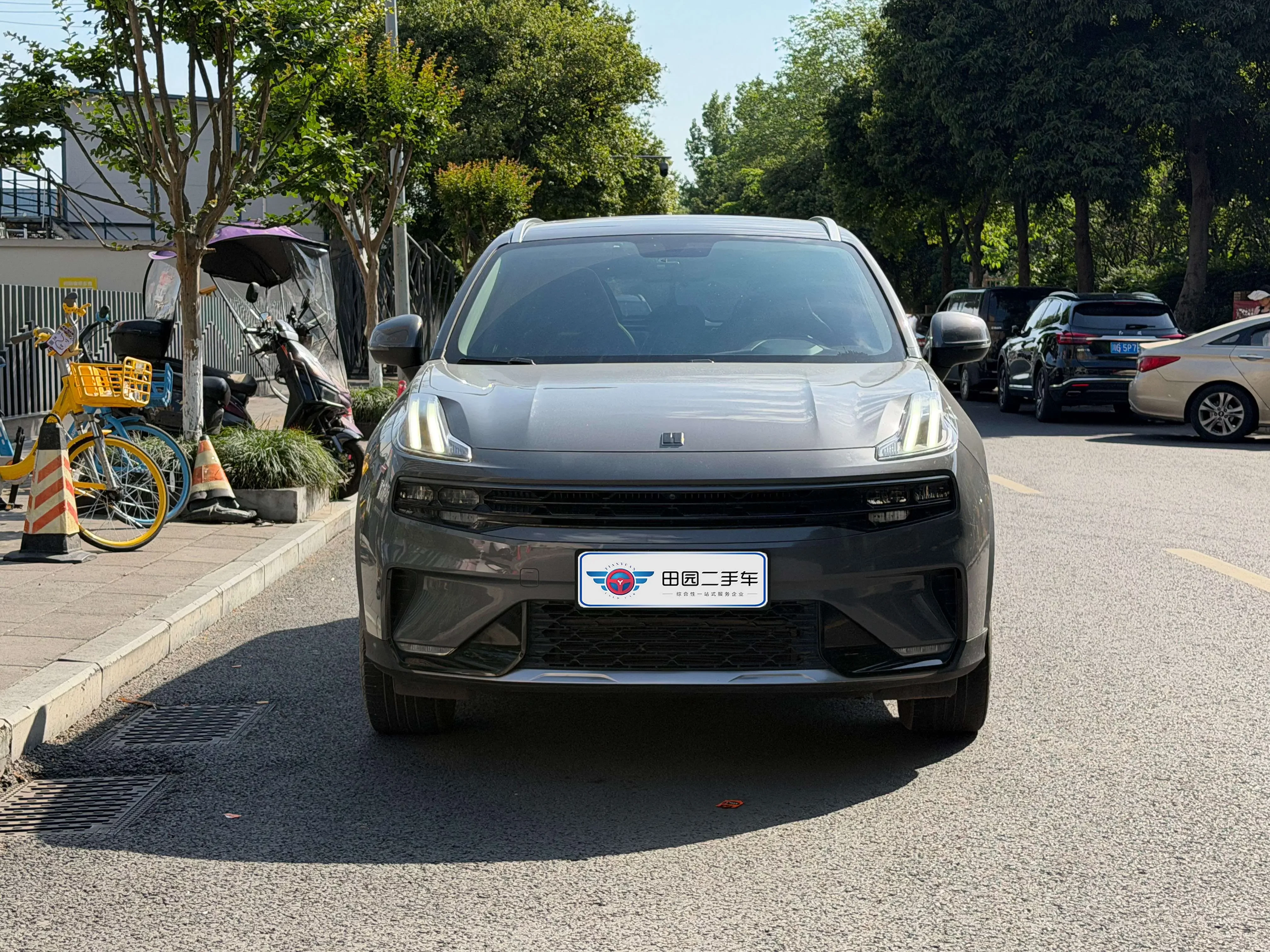Lynk & Co 06 EM-P