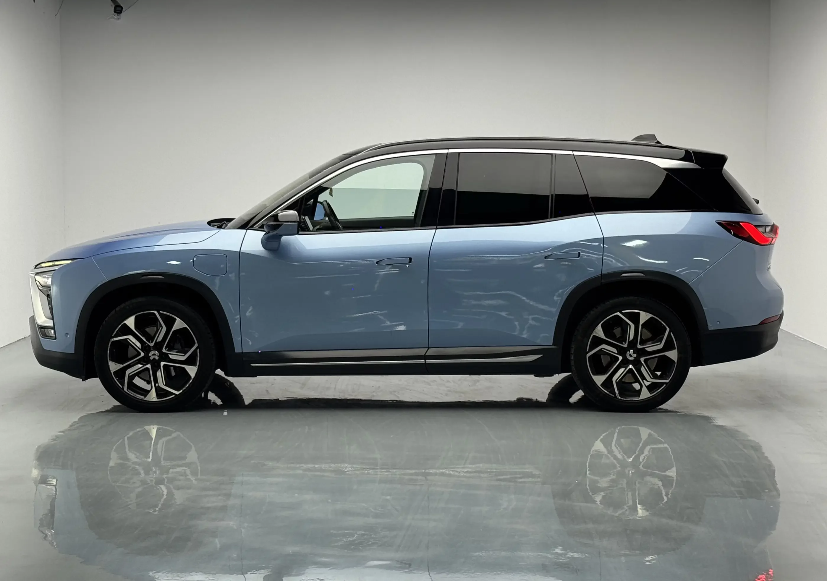 NIO ES8