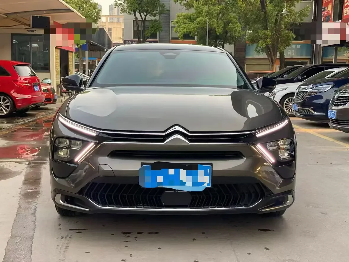 Citroën Versailles C5 X