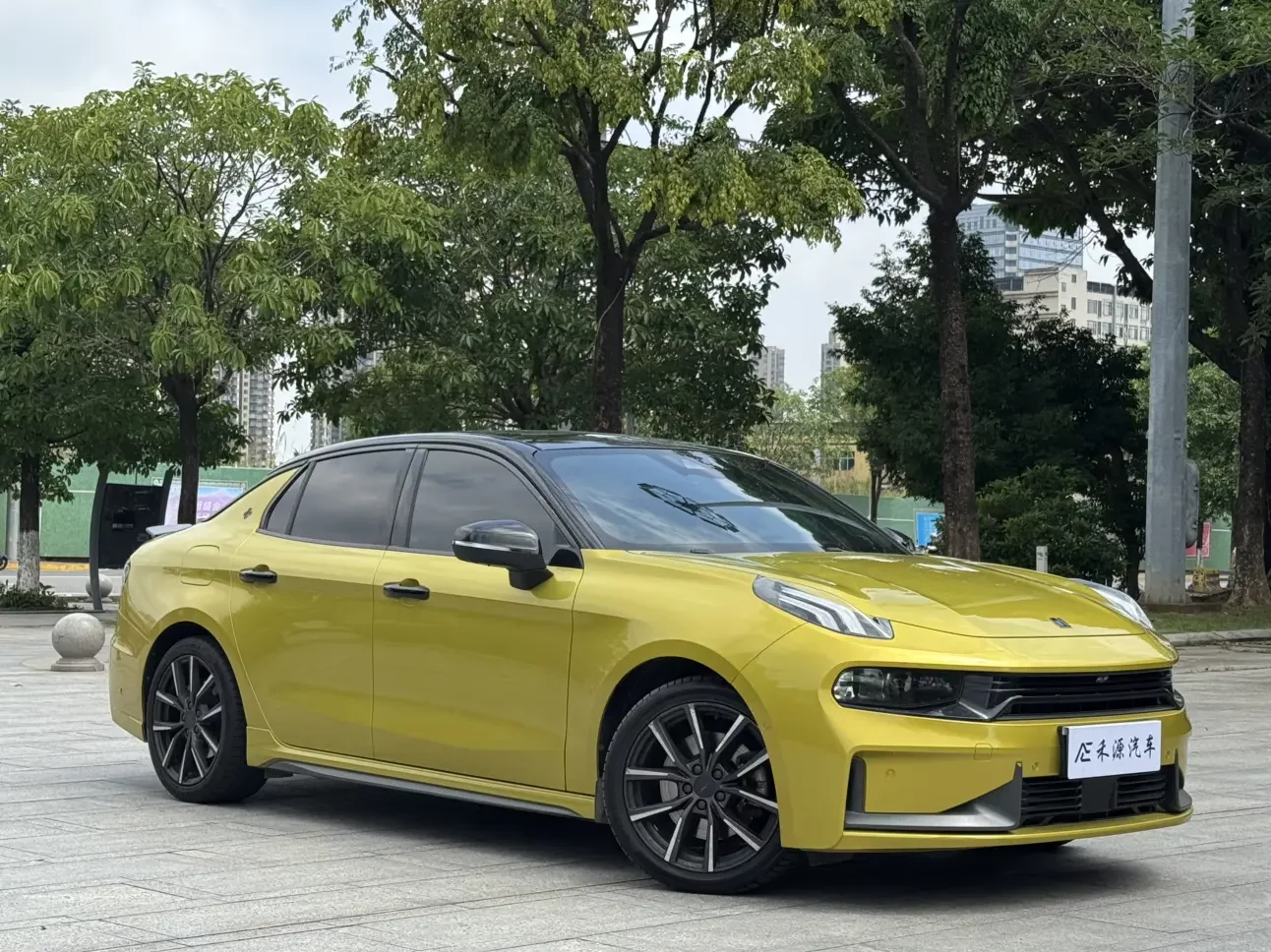 Lynk & Co 03