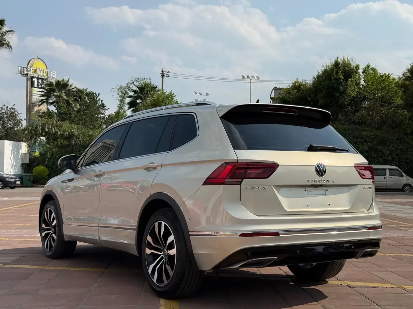 Volkswagen Tiguan L