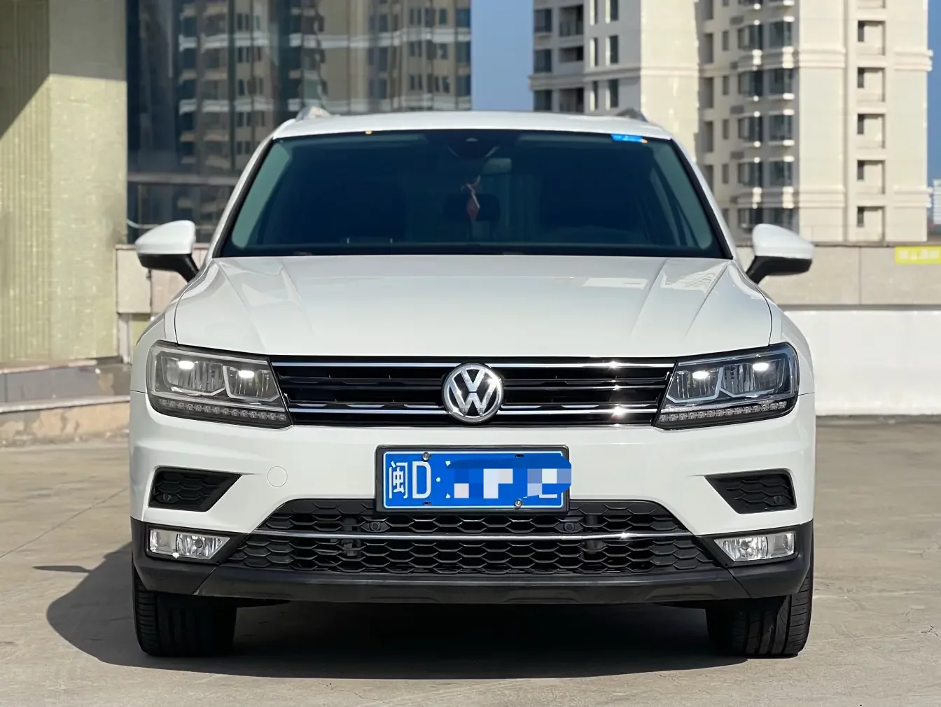 Volkswagen Tiguan (Tharu)