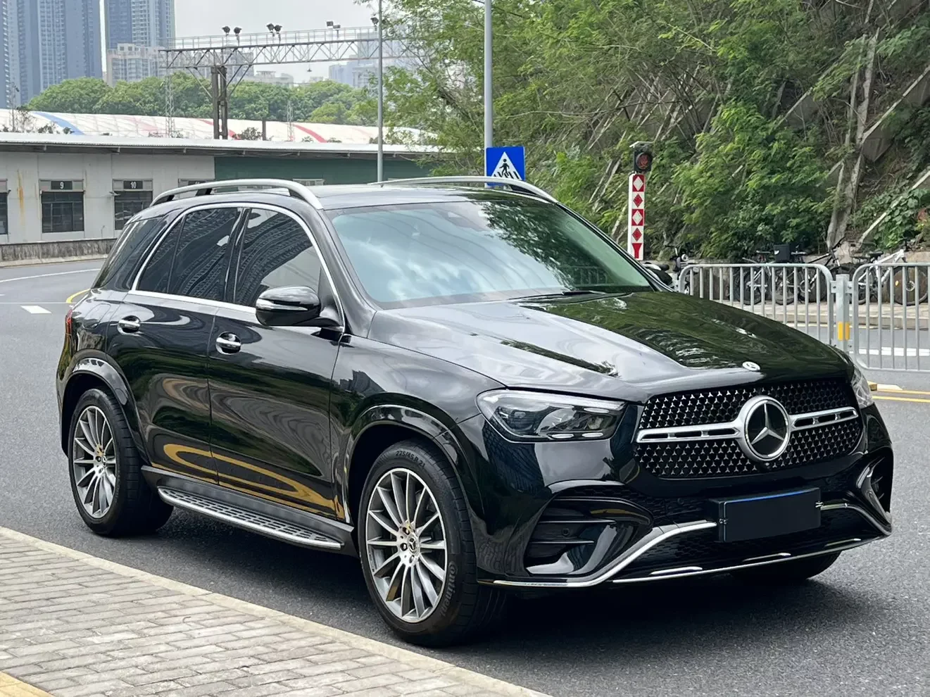 Mercedes-Benz GLE (Imported)