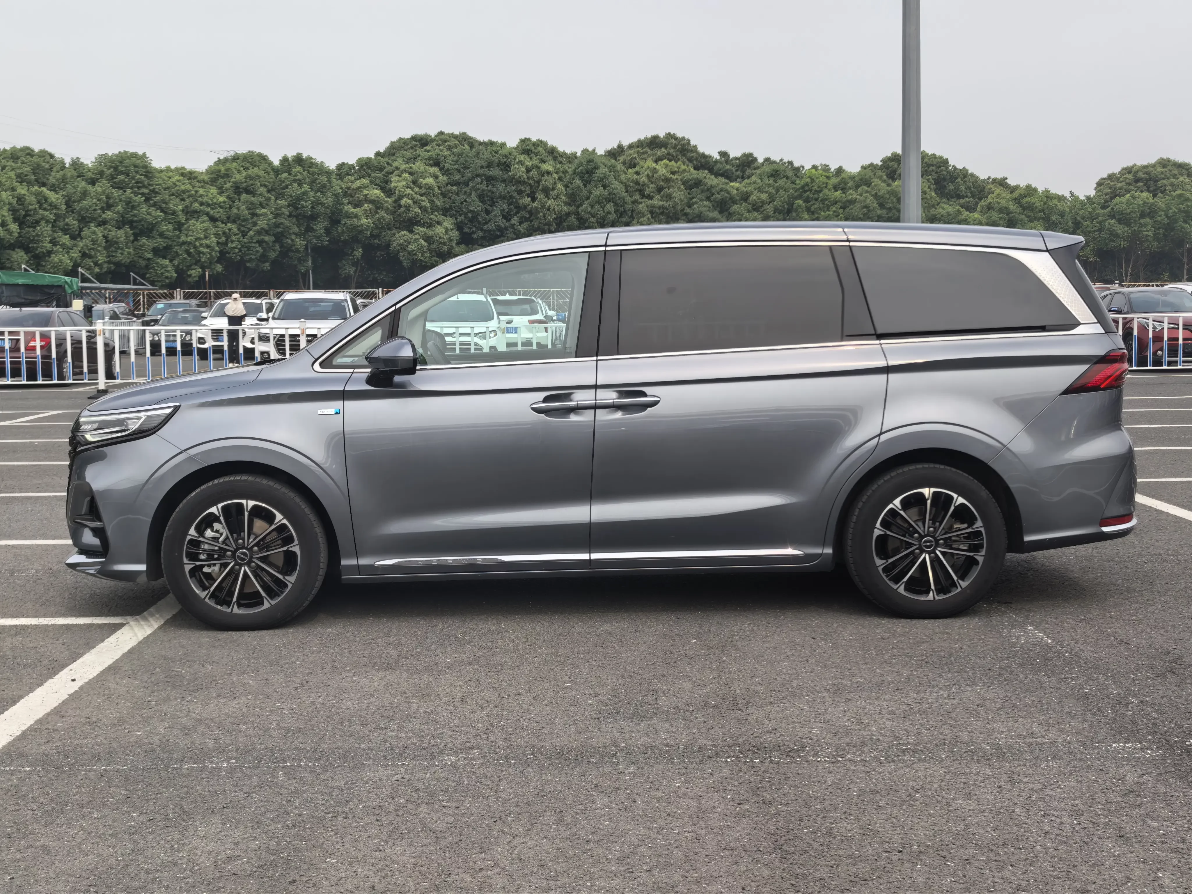 Roewe iMAX8