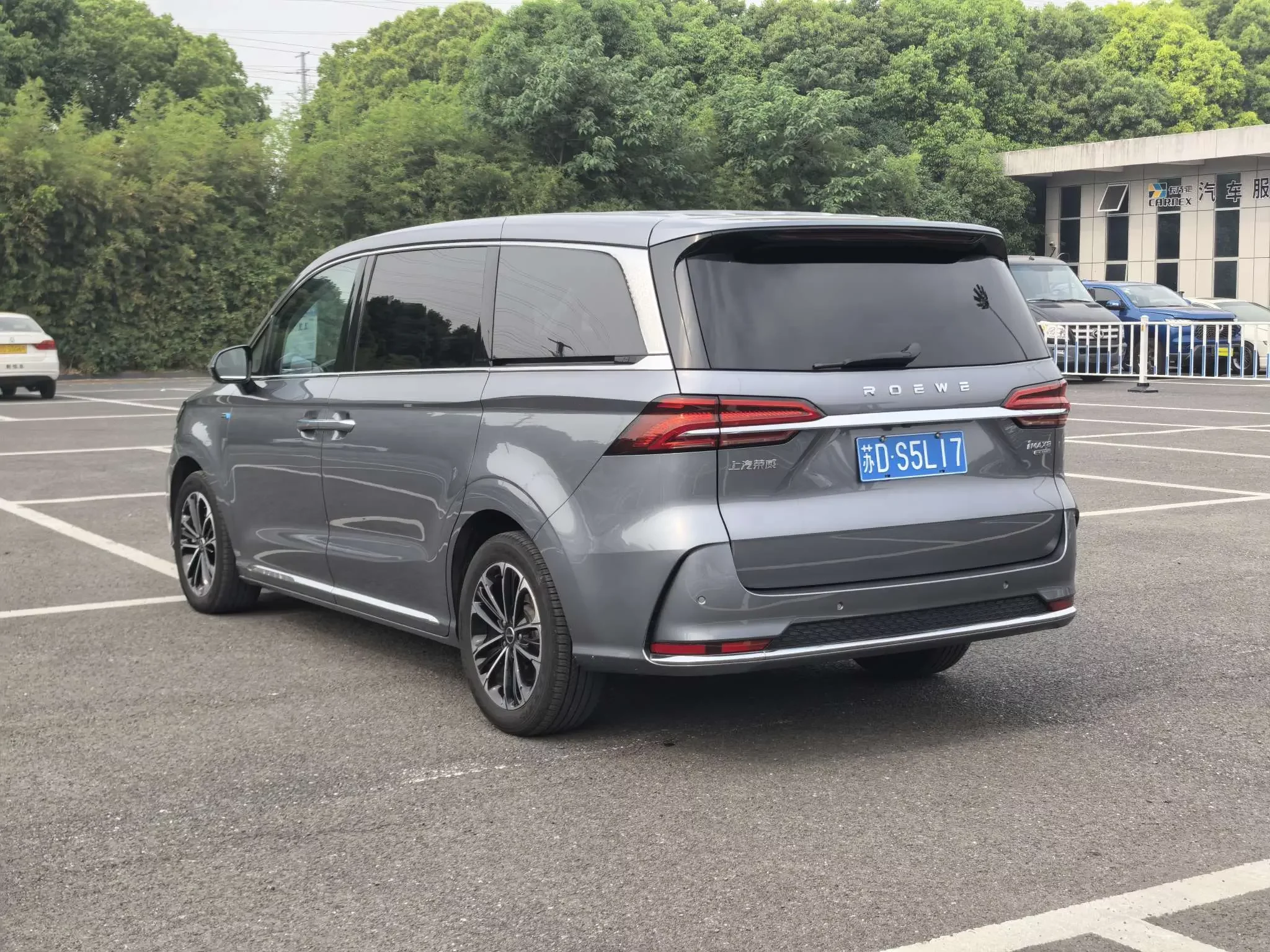 Roewe iMAX8