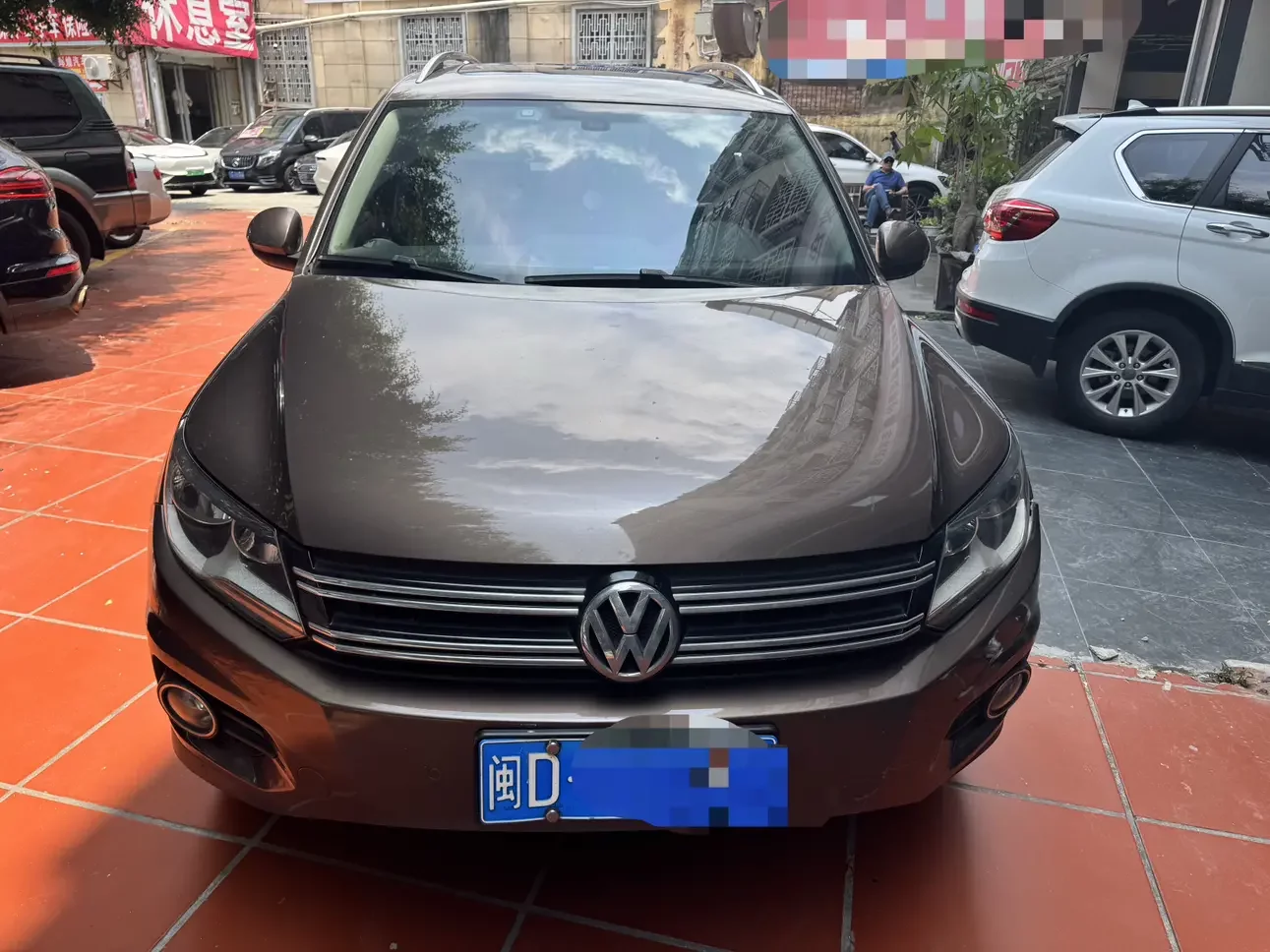 Volkswagen Tiguan (Tharu)