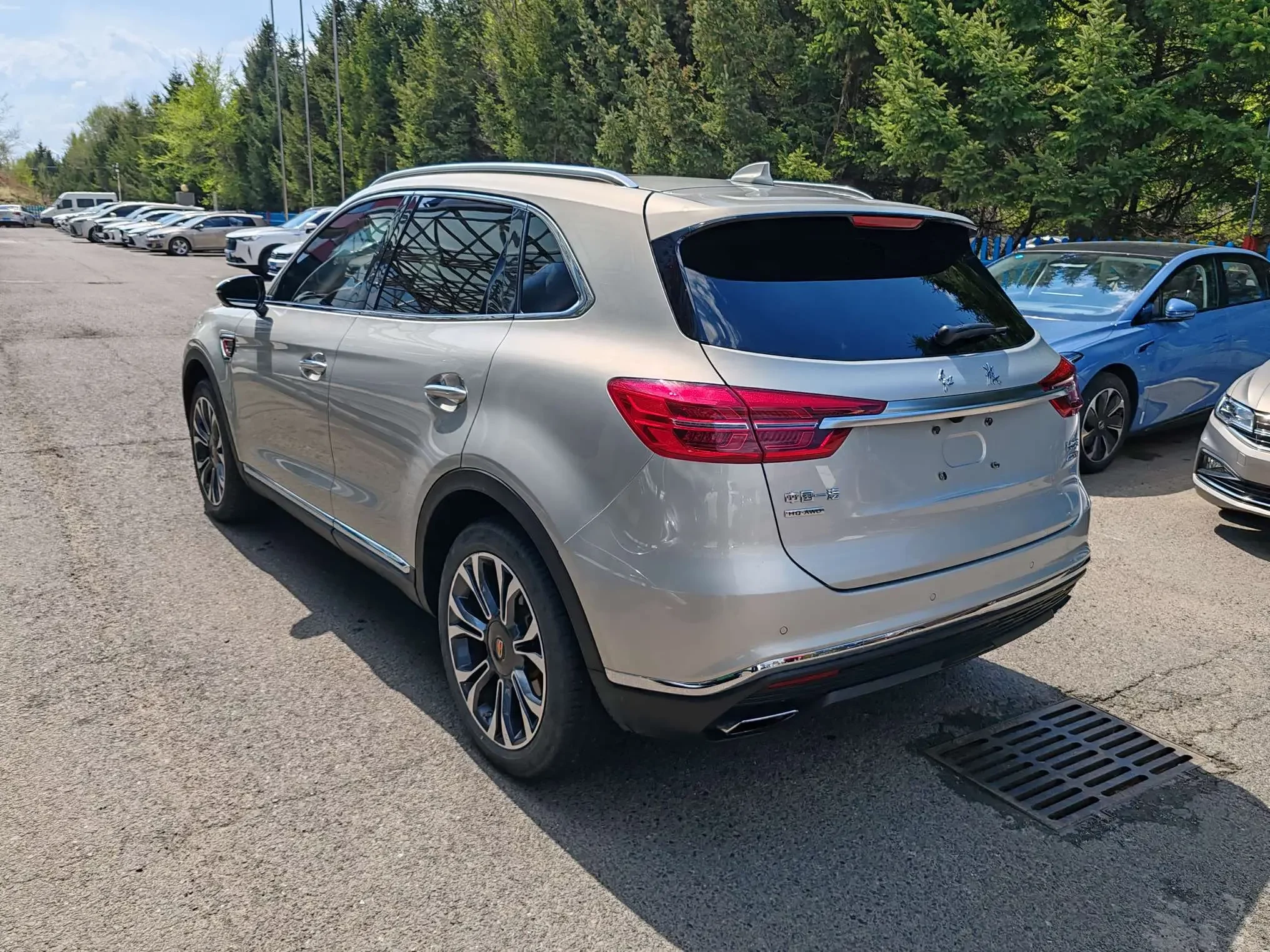 Hongqi HS5