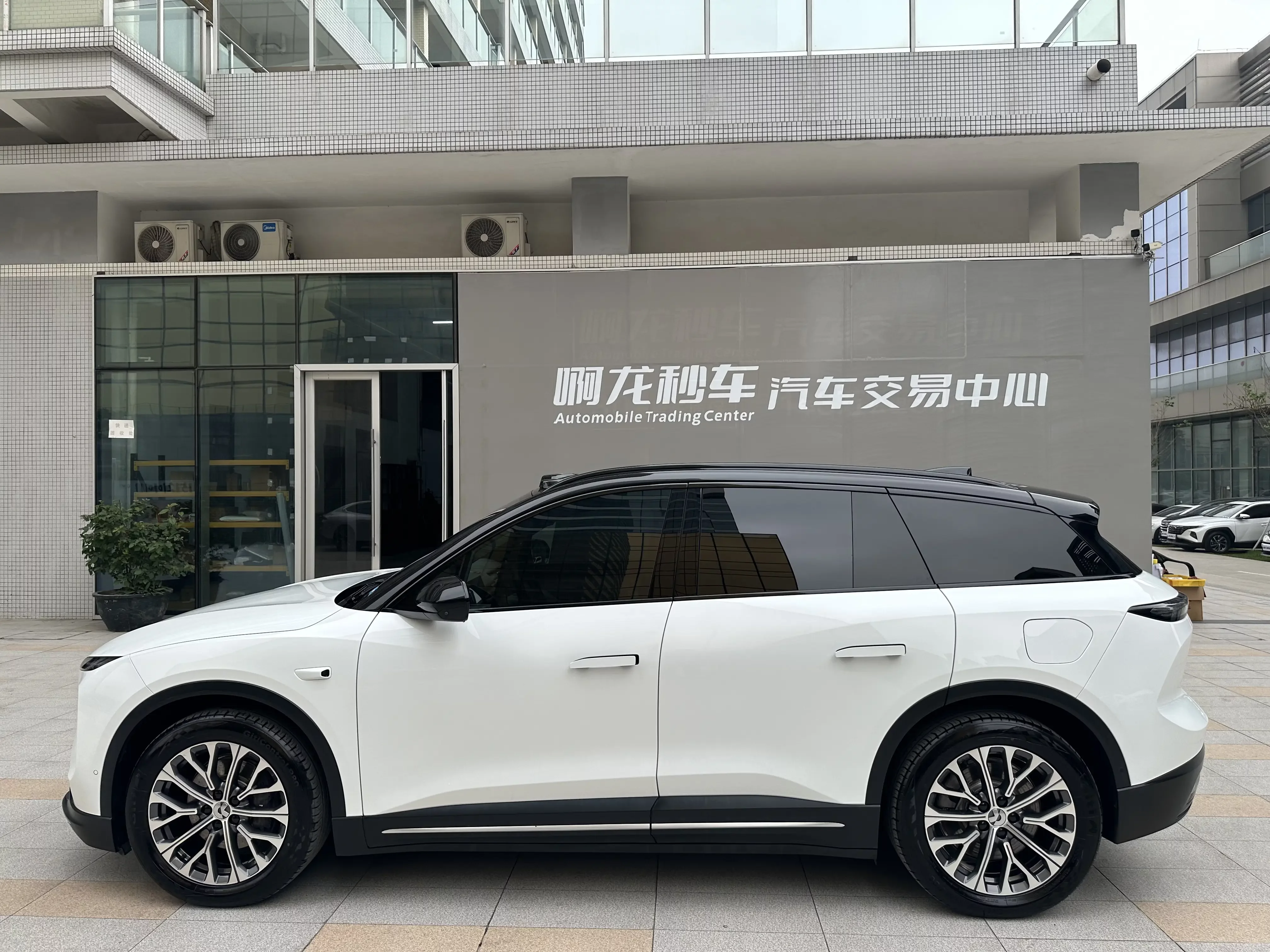 NIO ES6