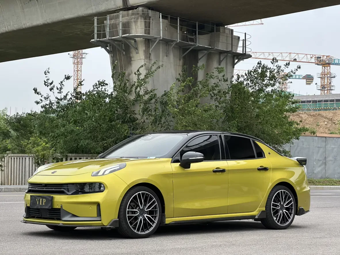 Lynk & Co 03