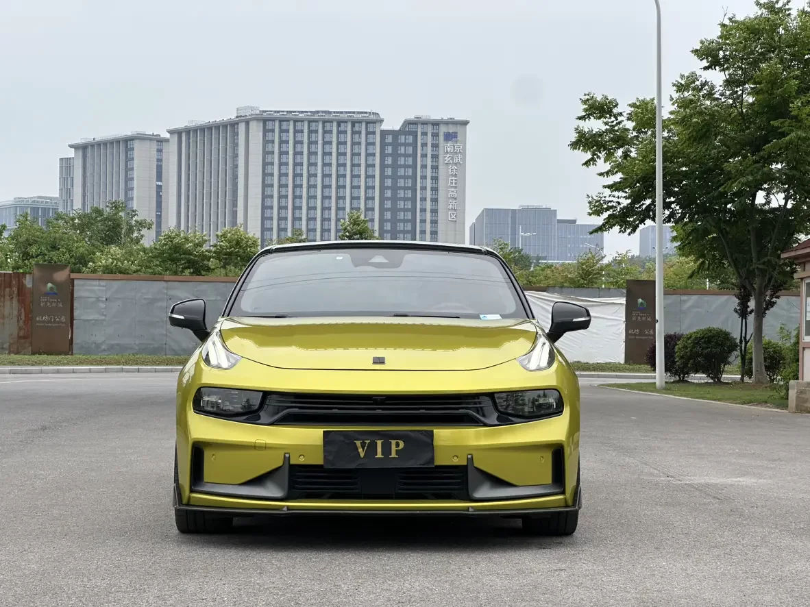 Lynk & Co 03