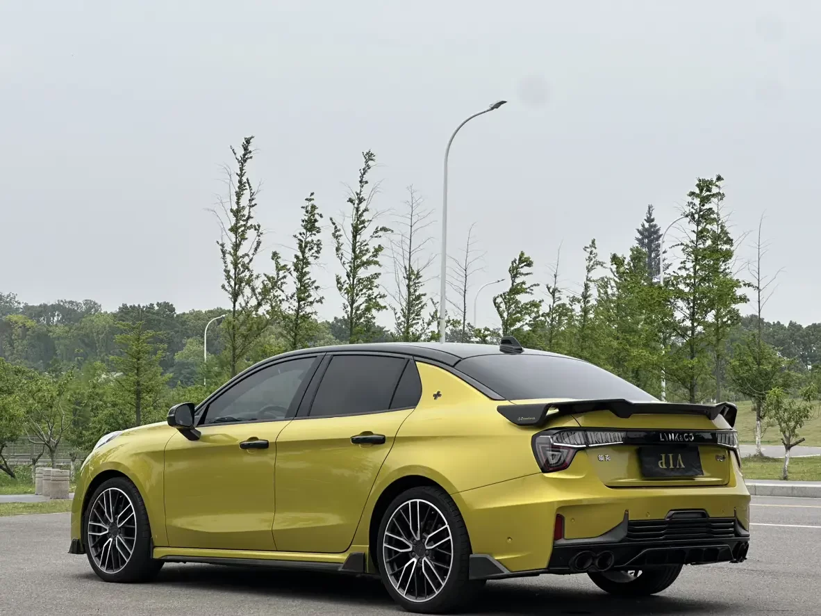 Lynk & Co 03