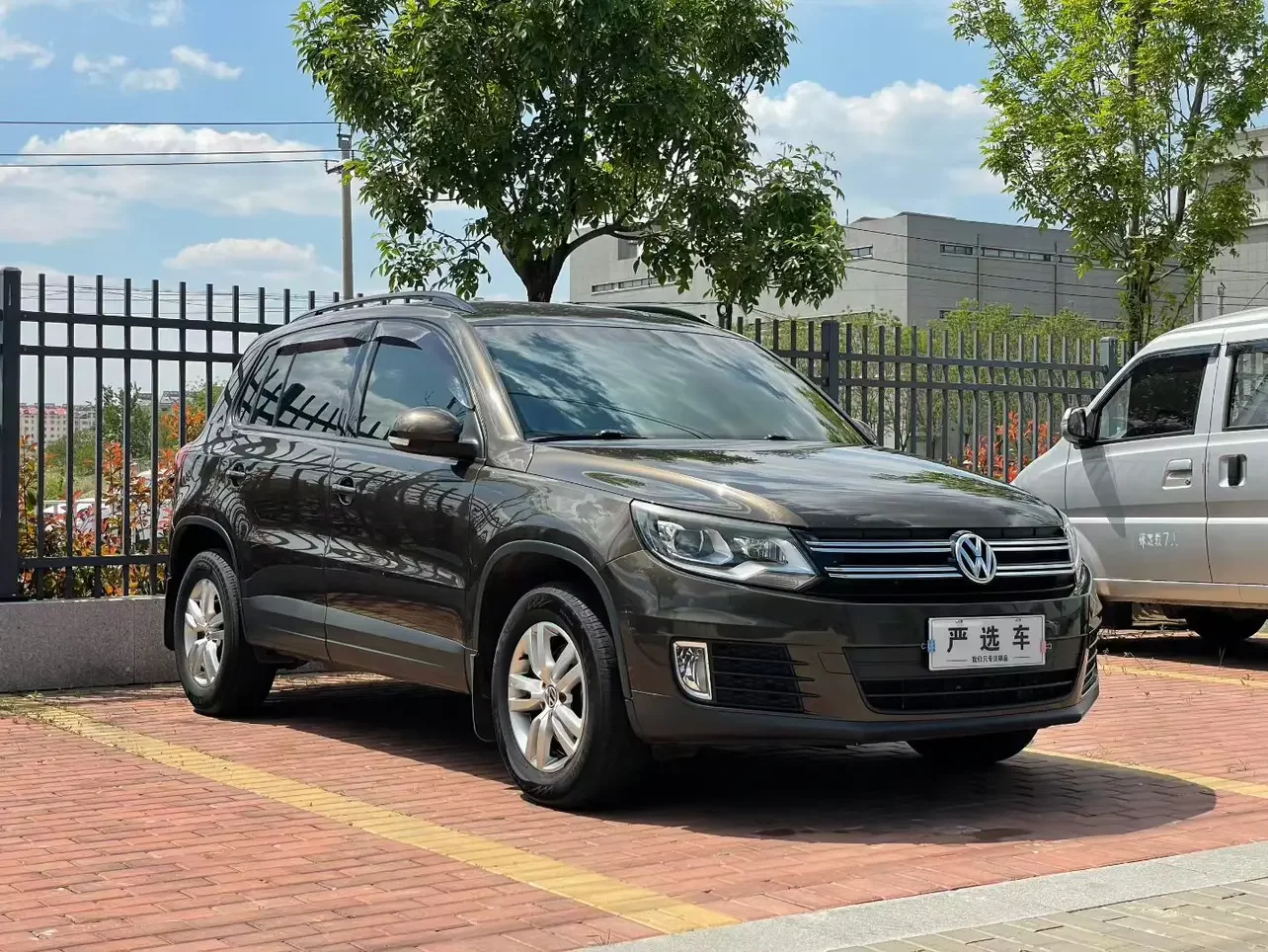 Volkswagen Tiguan (Tharu)