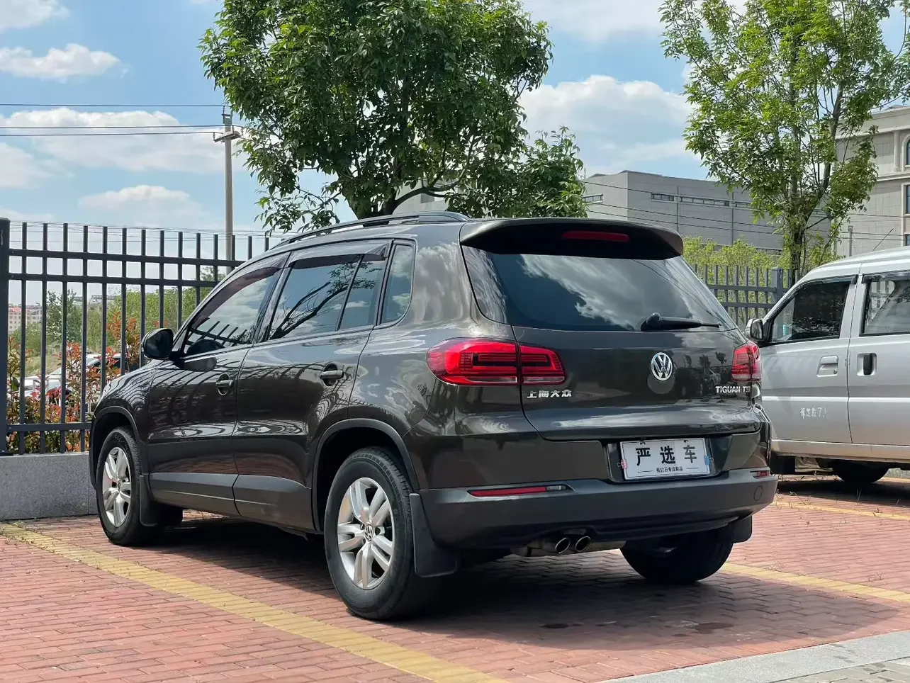 Volkswagen Tiguan (Tharu)