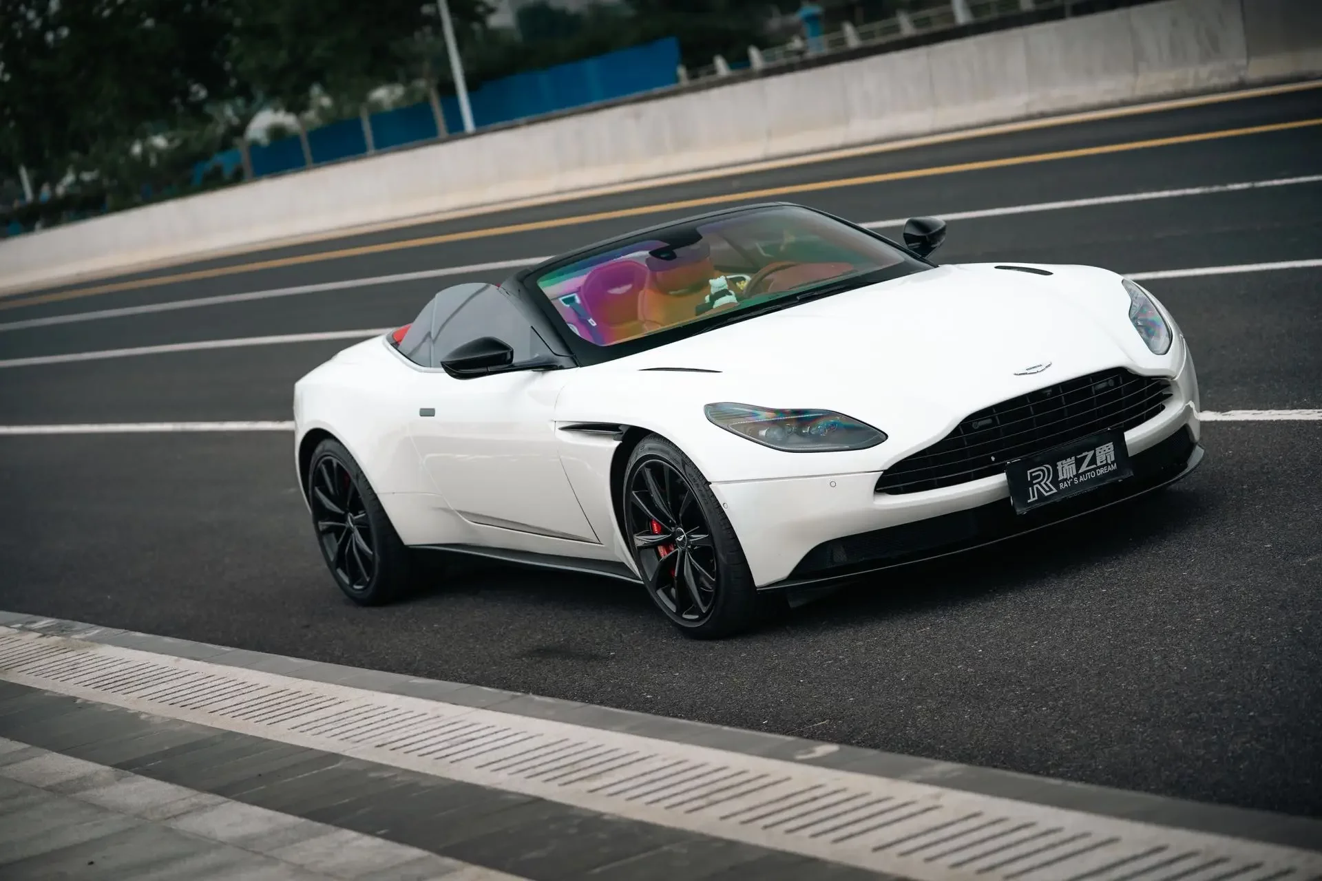 Aston Martin DB11