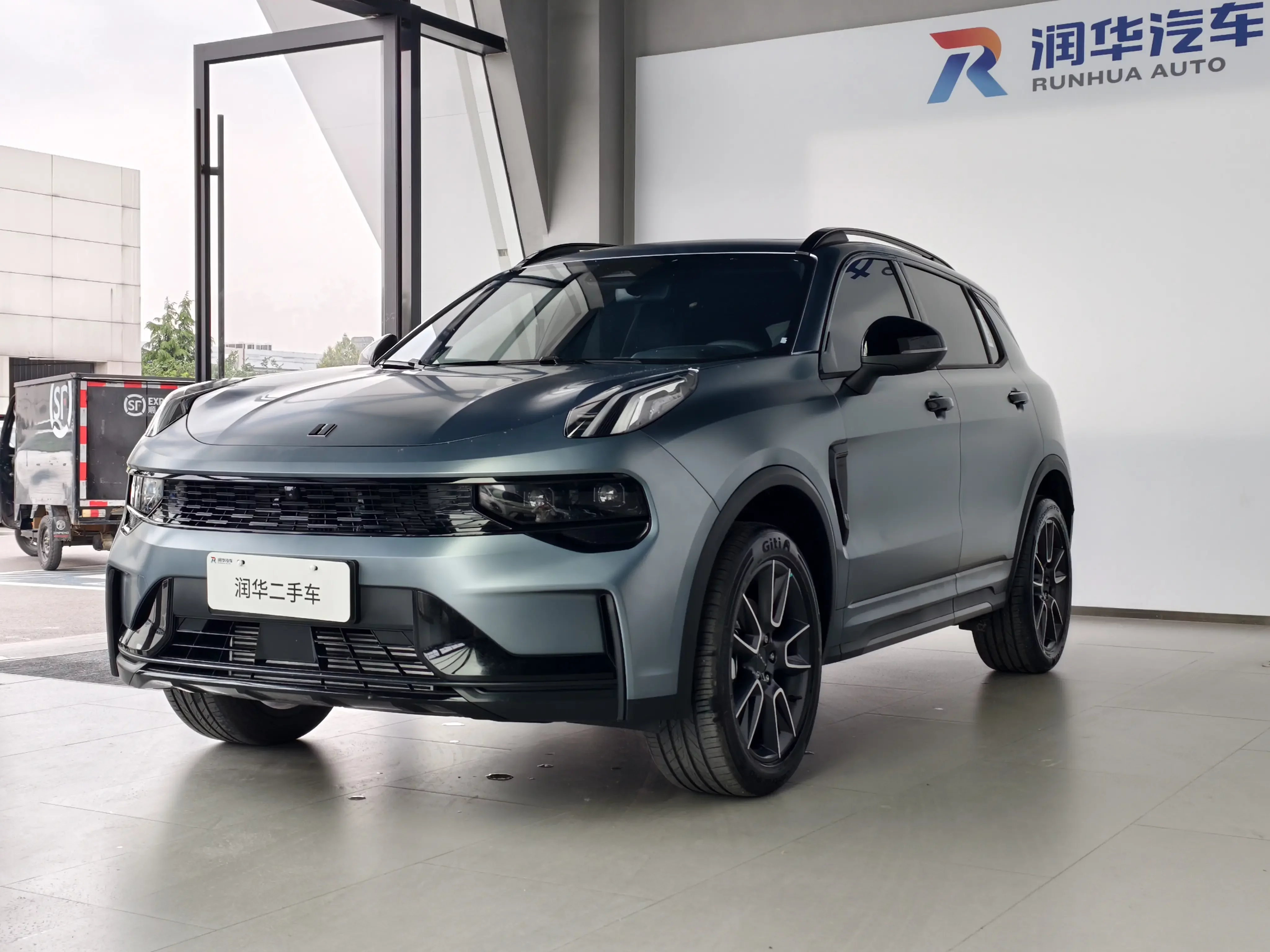 Lynk & Co 01