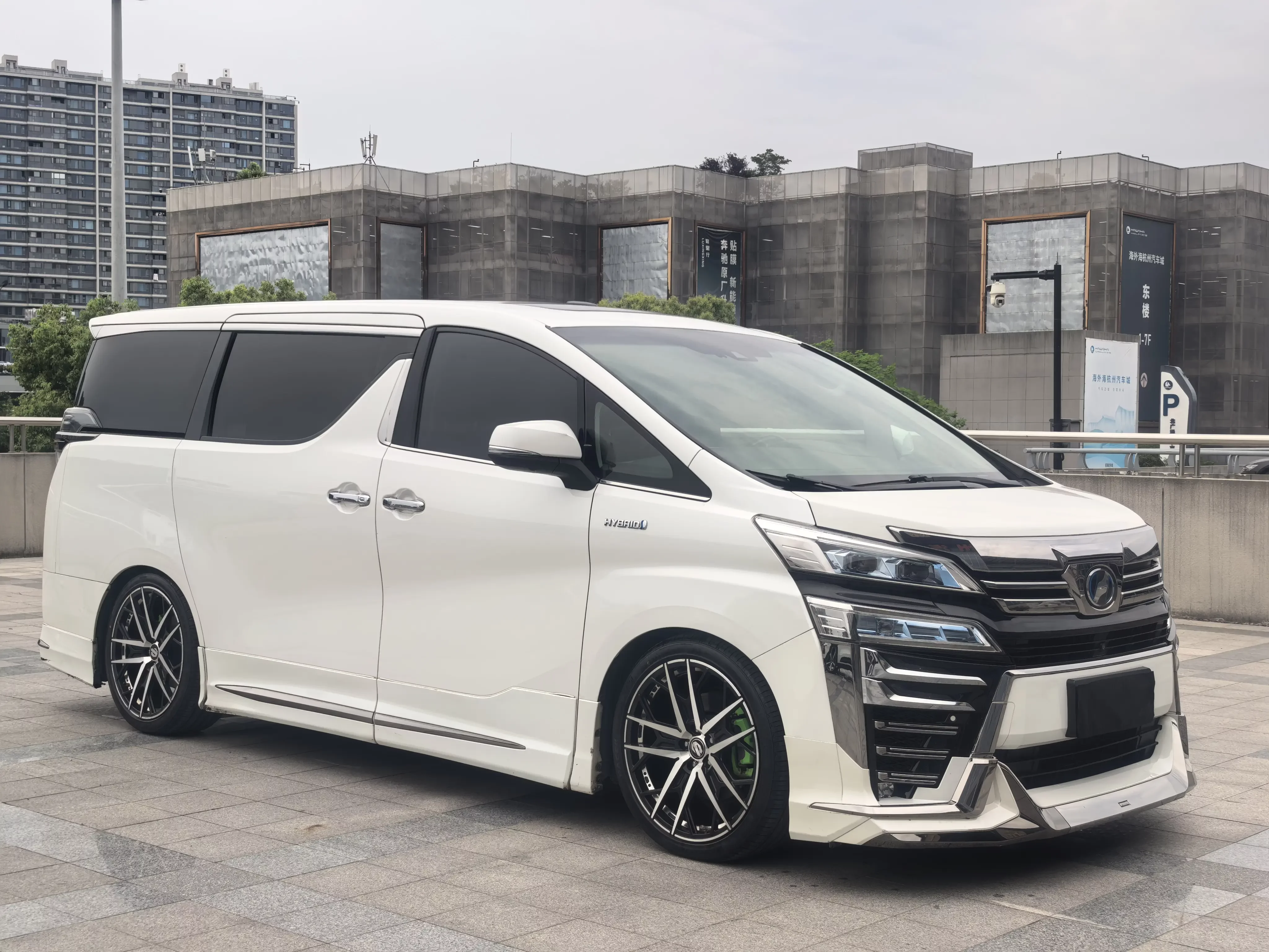 Toyota Crown Wellfire
